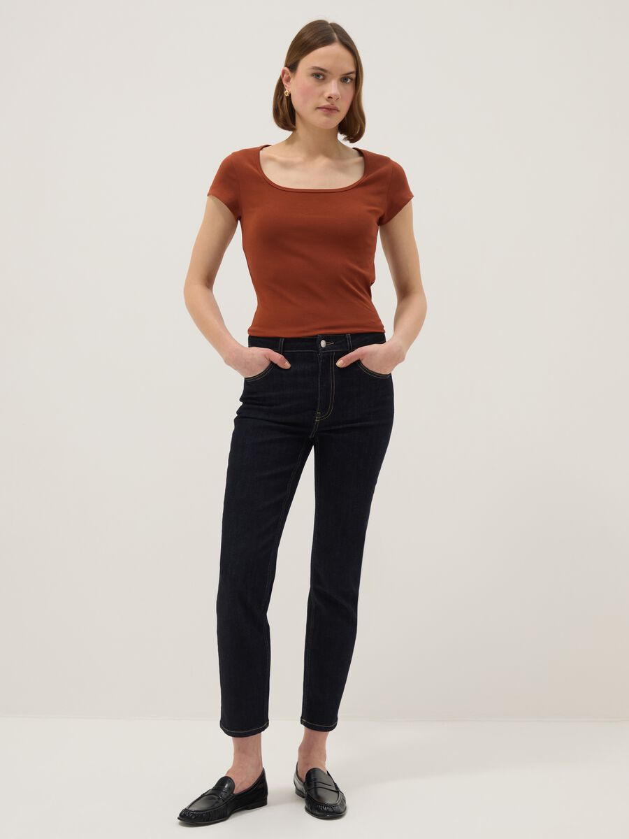 Orangefarbenes, figurbetontes T-Shirt aus Stretch-Baumwolle mit eckigem Ausschnitt_2