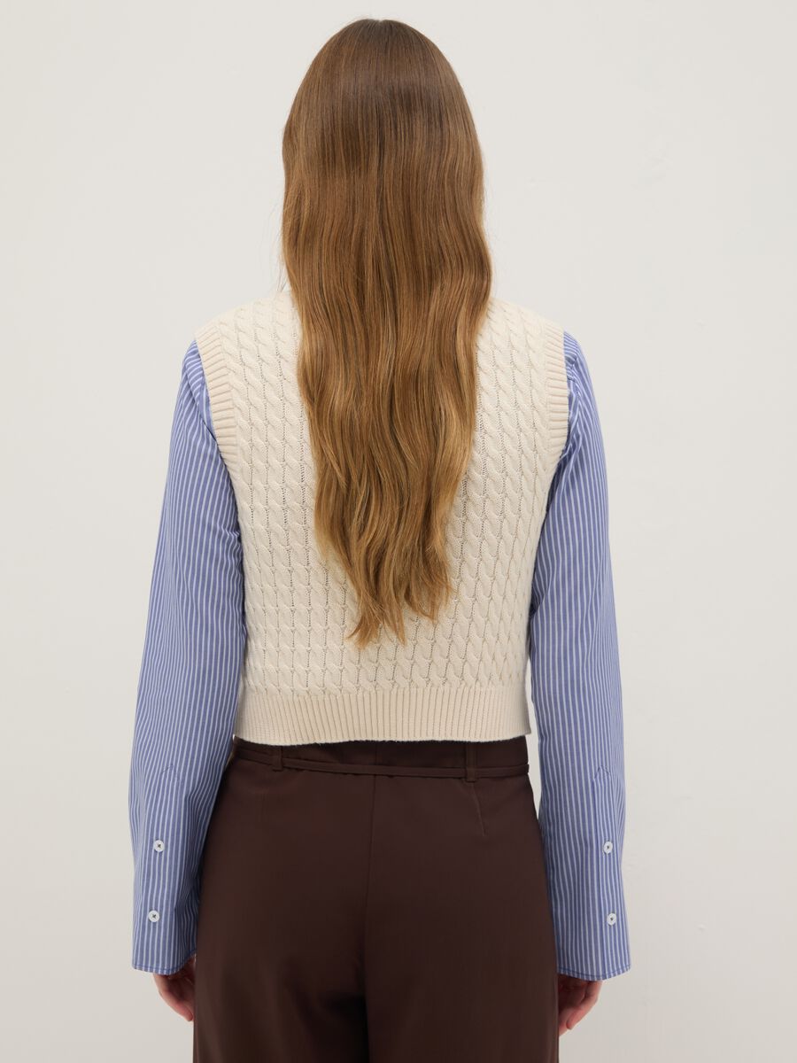 Beige pure cotton regular fit waistcoat with cable knit design_3