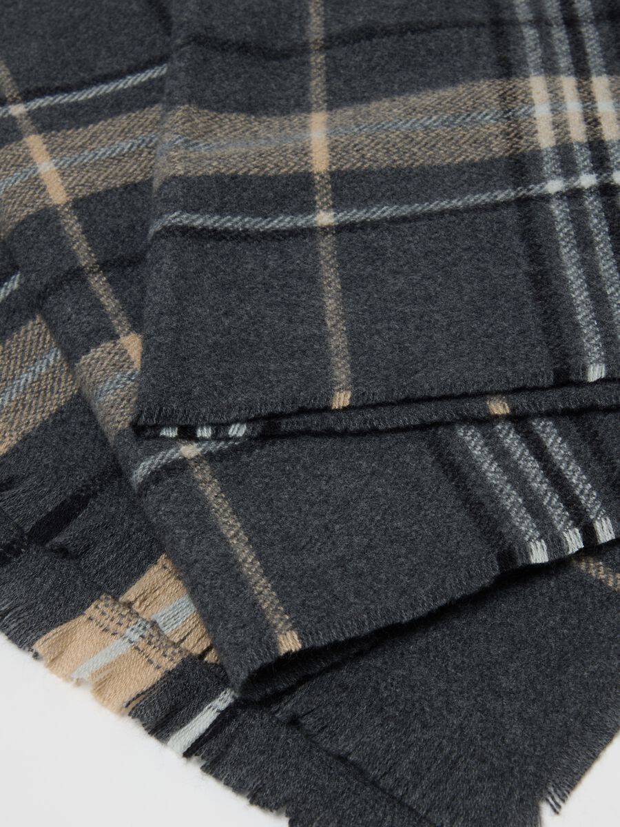 Grey Checked Scarf_2