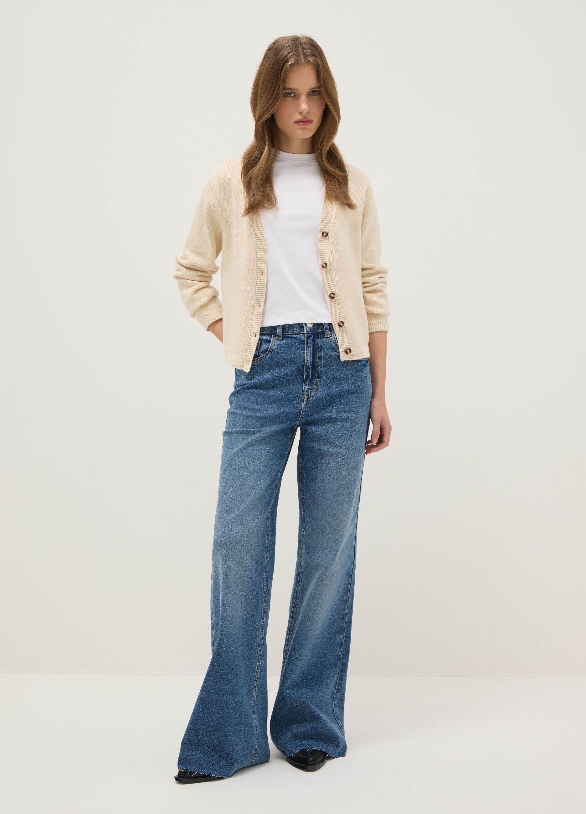 Beige V-neck cardigan in pure cotton with regular fit
