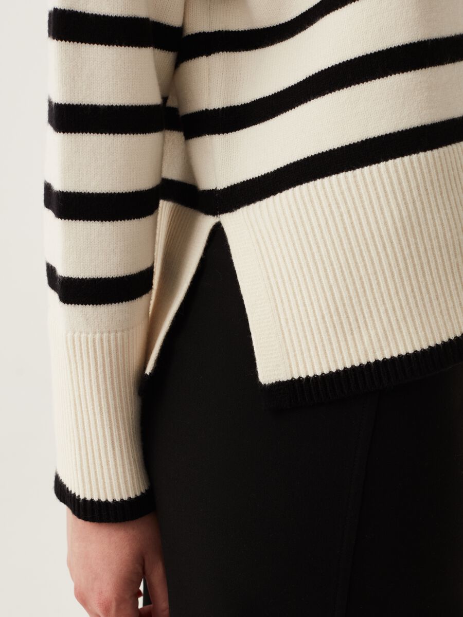 Striped pullover with slits_3