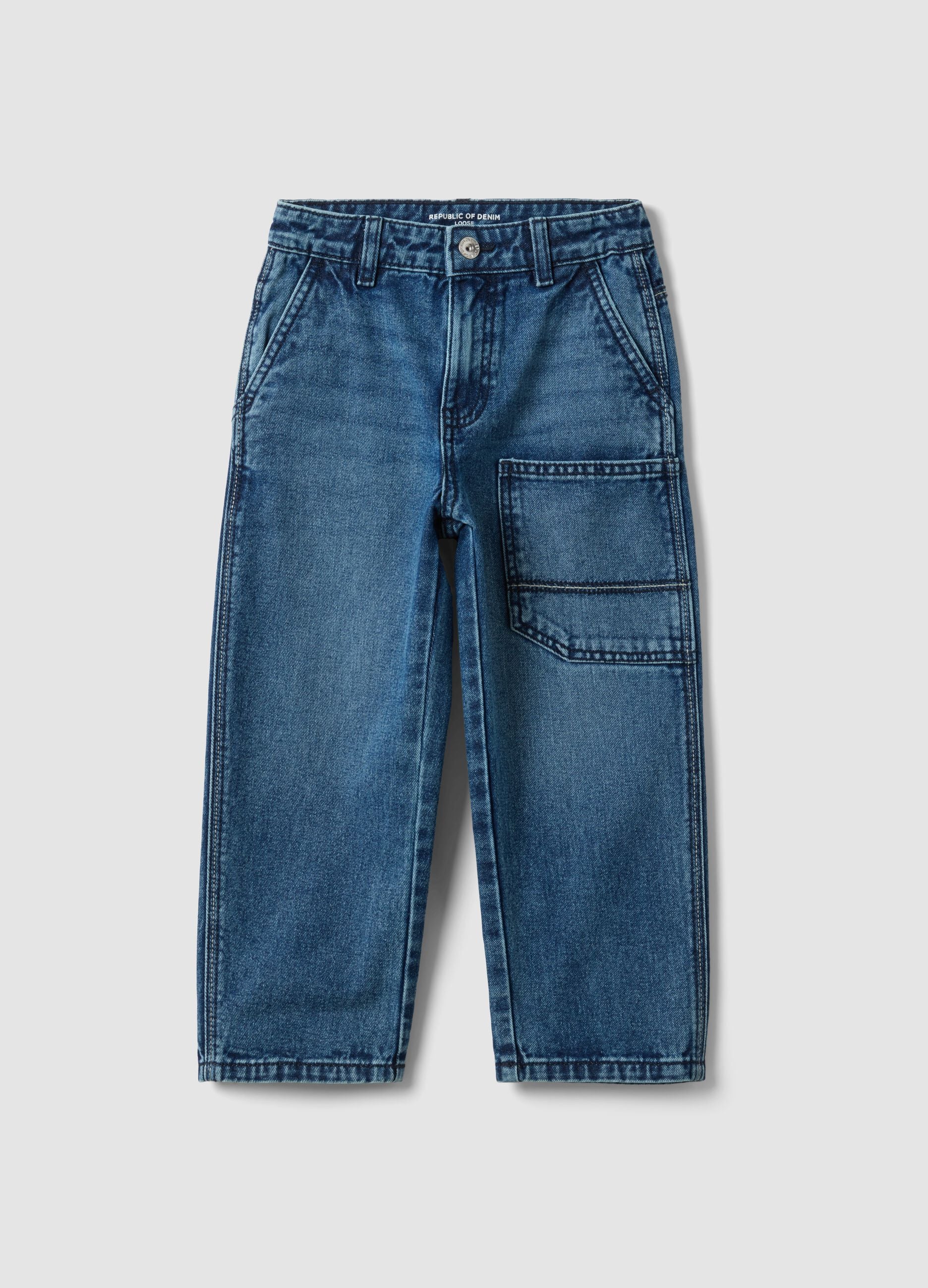 Jeans blu in puro cotone con tasche applicate loose fit per bambino