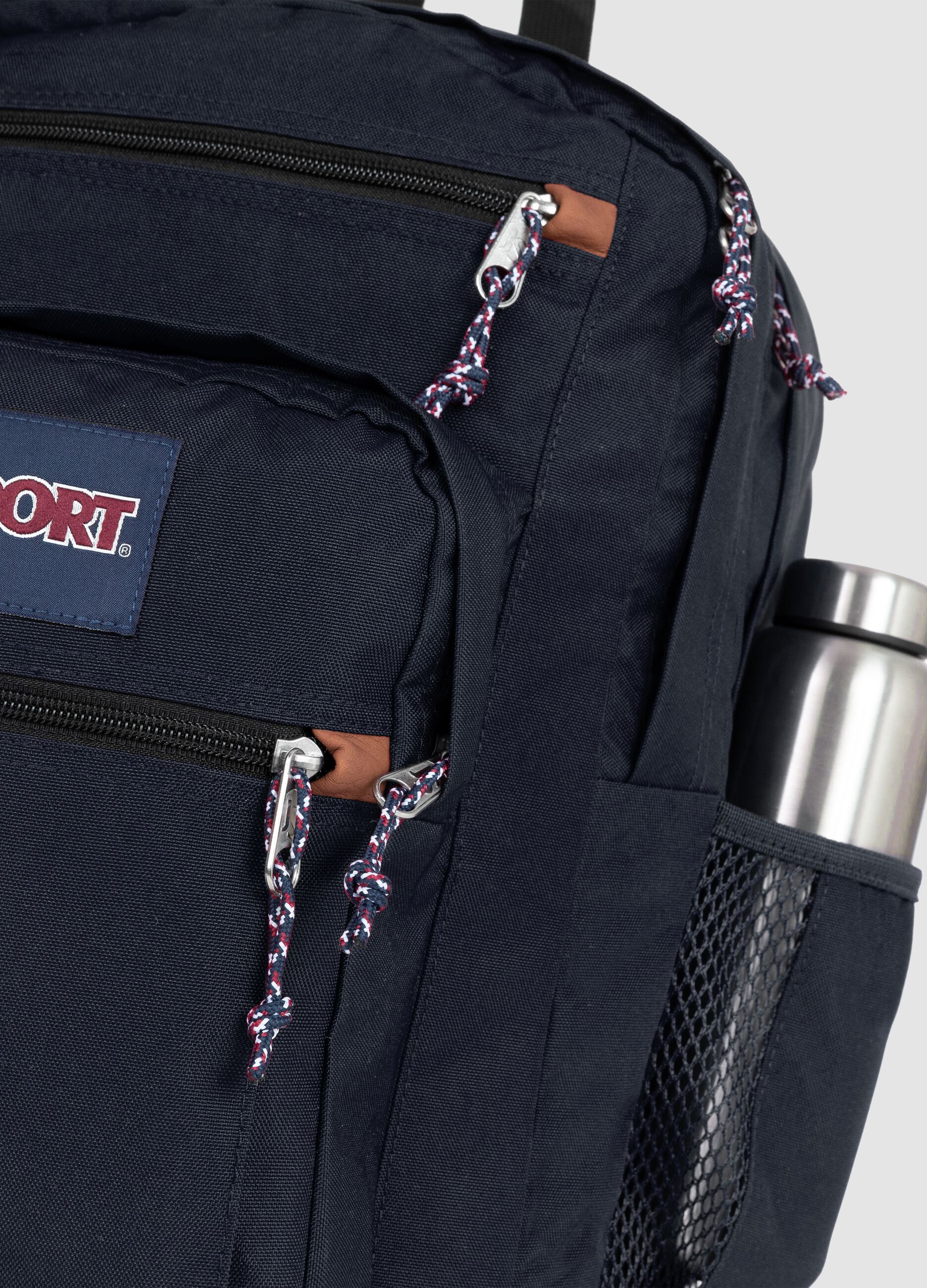 Zaino blu con fondo marrone e tasche esterne