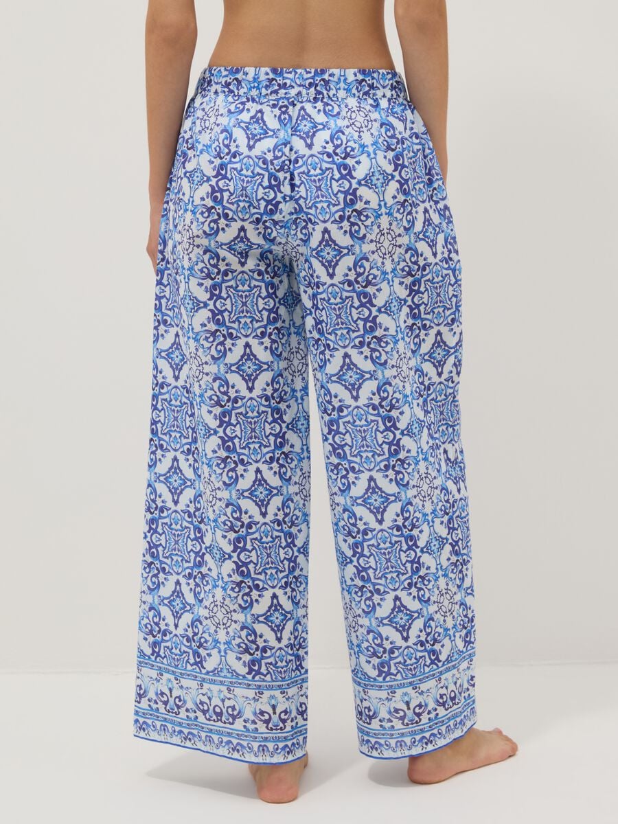 Blue pure cotton trousers with all-over print_2