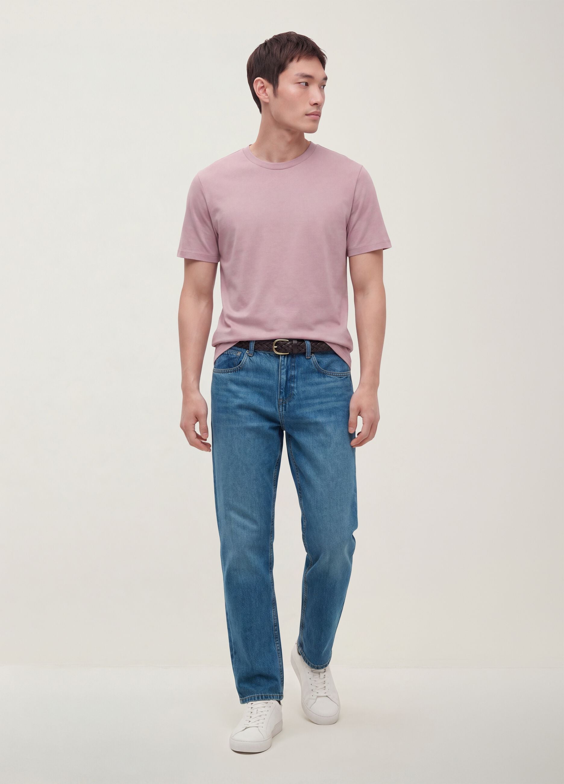 Camiseta morada de puro algod&oacute;n mercerizado de cuello redondo, corte regular