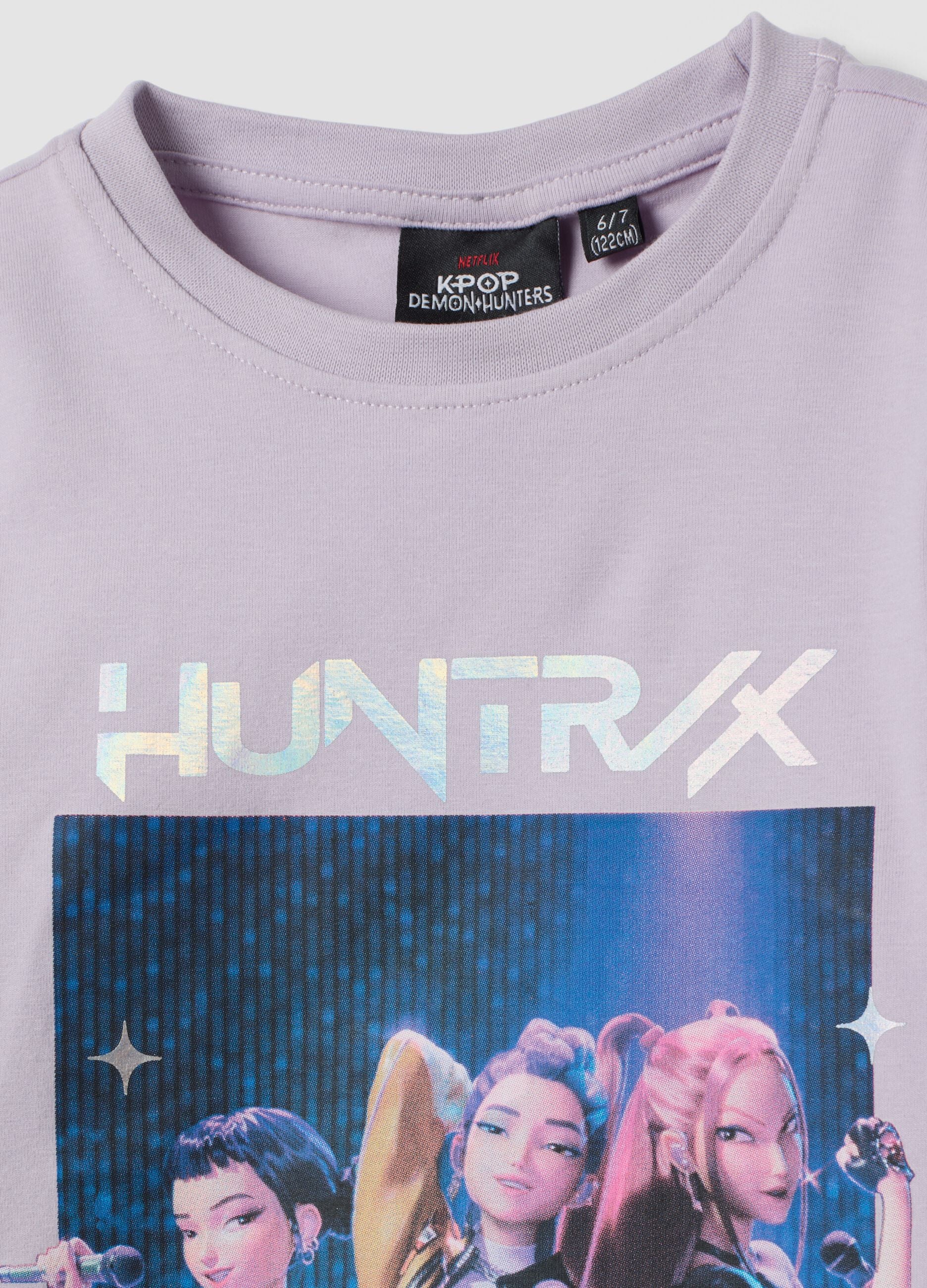 T-shirt roxa em algod&atilde;o el&aacute;stico com estampado K-Pop Demon Hunters