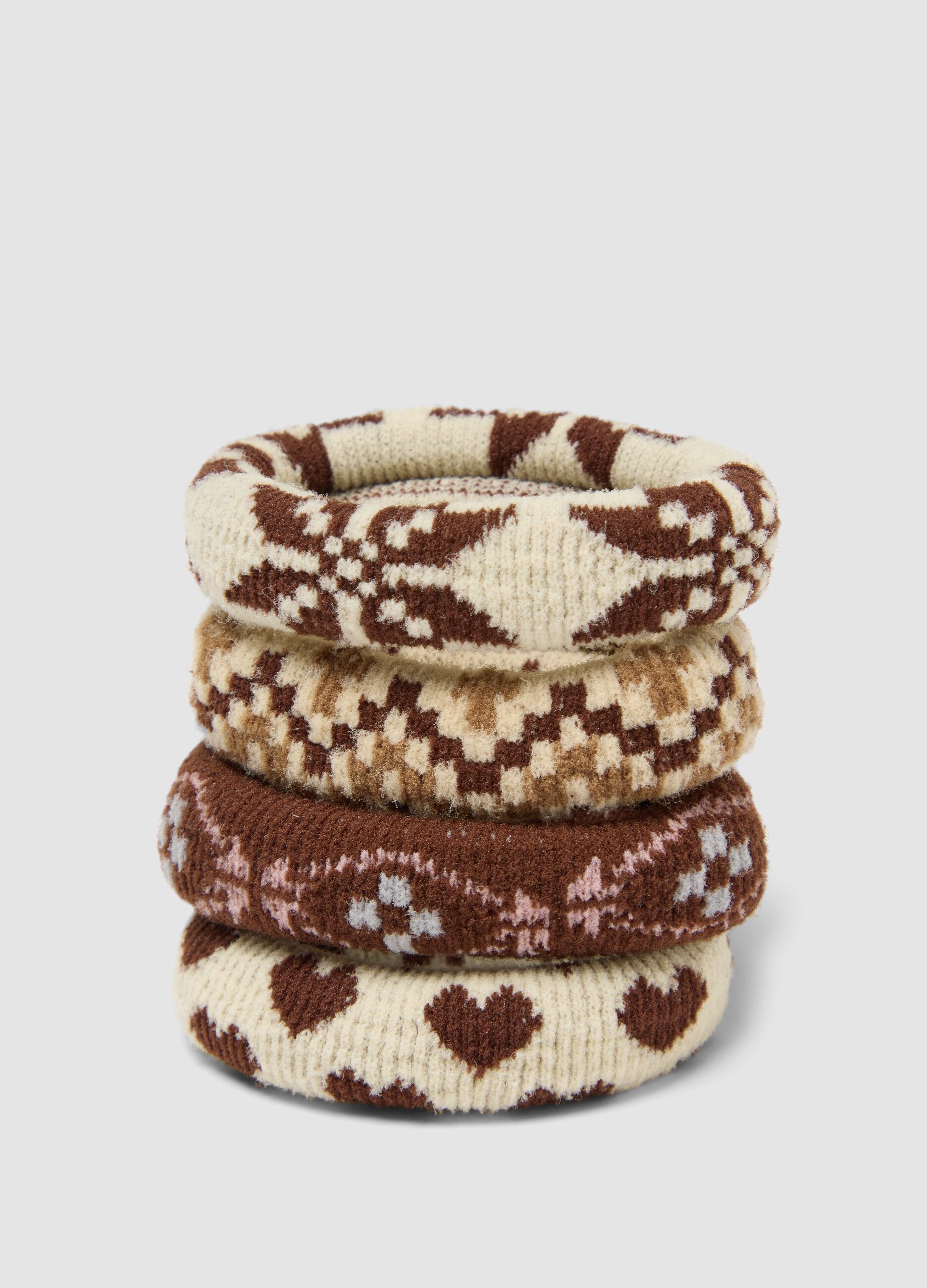 Conjunto de el&aacute;sticos bege com padr&atilde;o jacquard