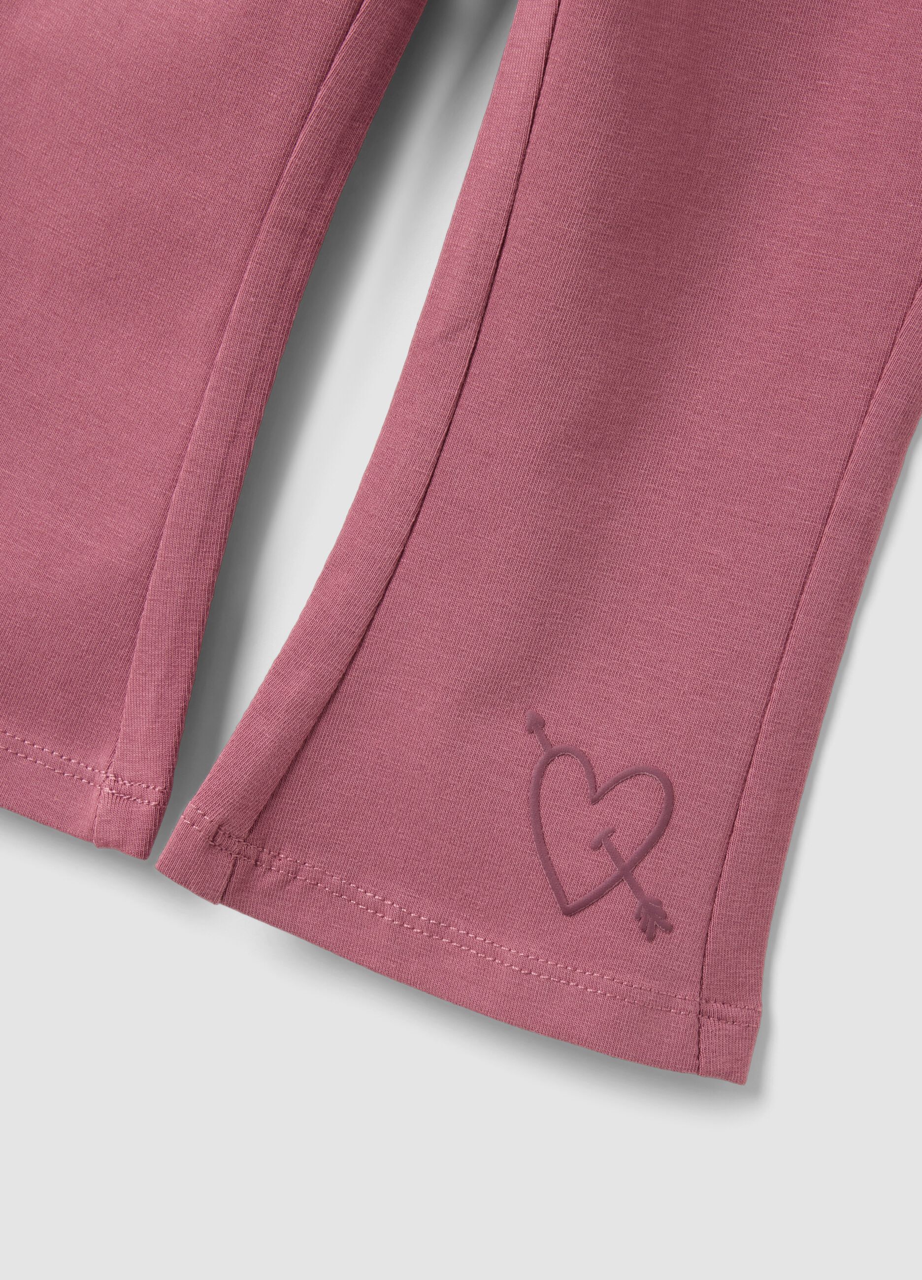 Lila Schlagleggings aus elastischem Bio-Baumwollmix mit Herzprint f&uuml;r Baby-M&auml;dchen