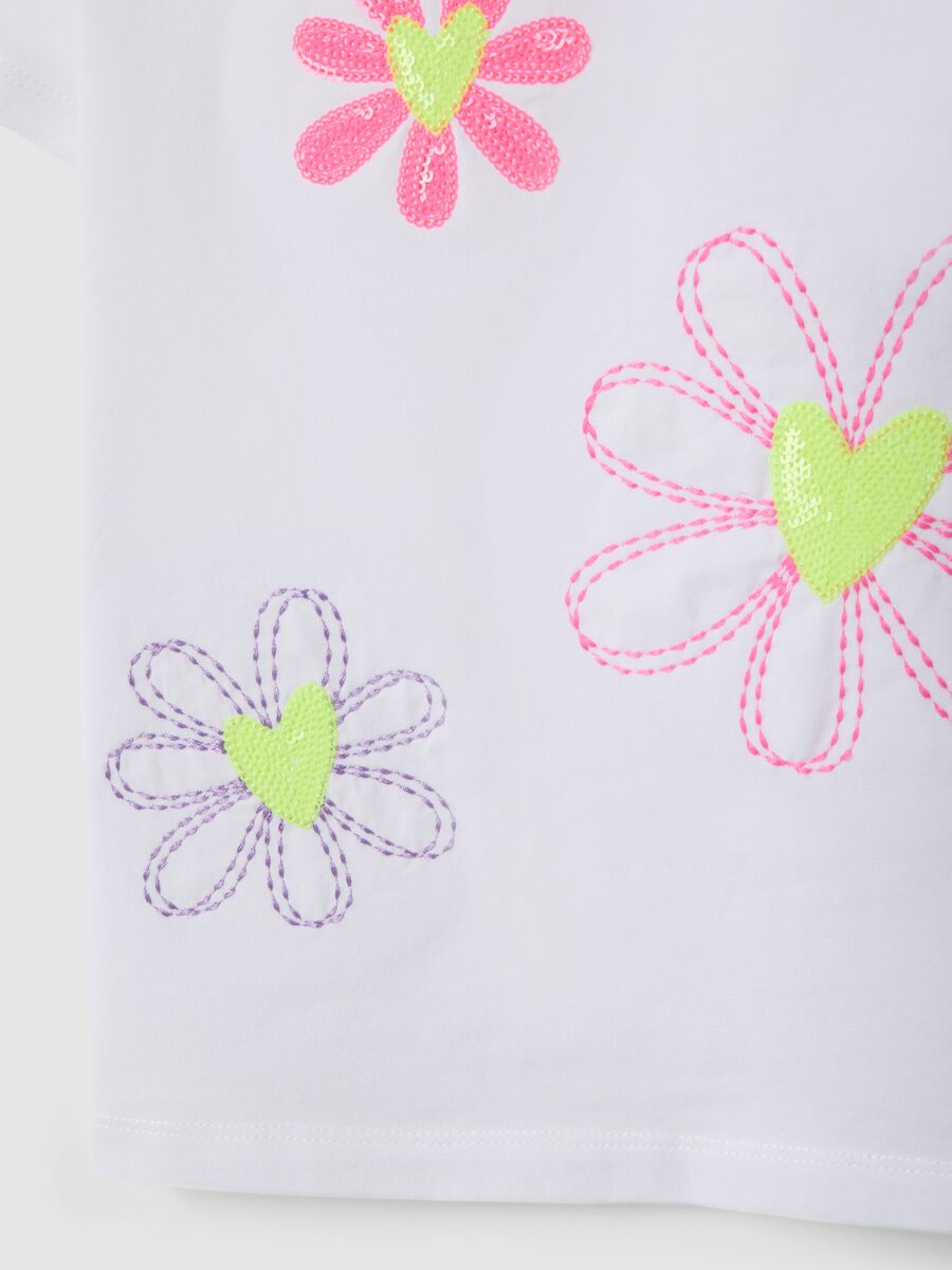 White girl's stretch cotton T-shirt with embroidered flowers_3