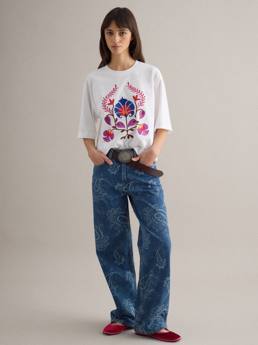 White pure cotton boxy fit T-shirt with floral embroidery_1