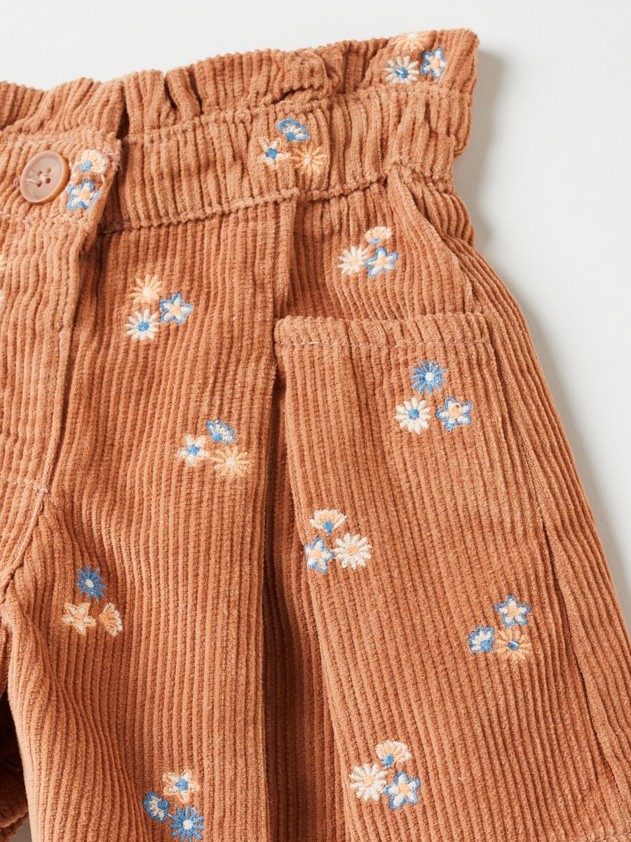 Corduroy shorts with flower embroidery_2