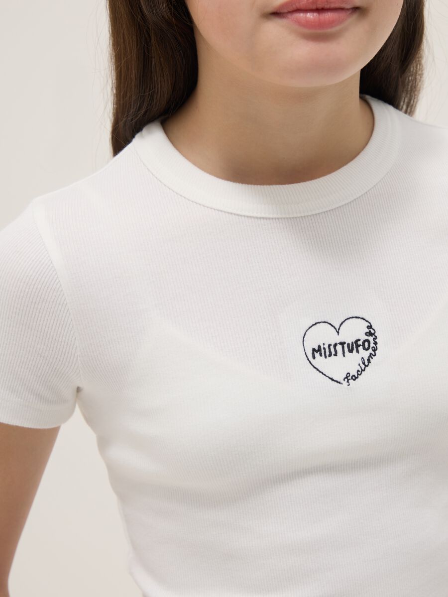 Girl's white fitted stretch cotton t-shirt with slogan_2