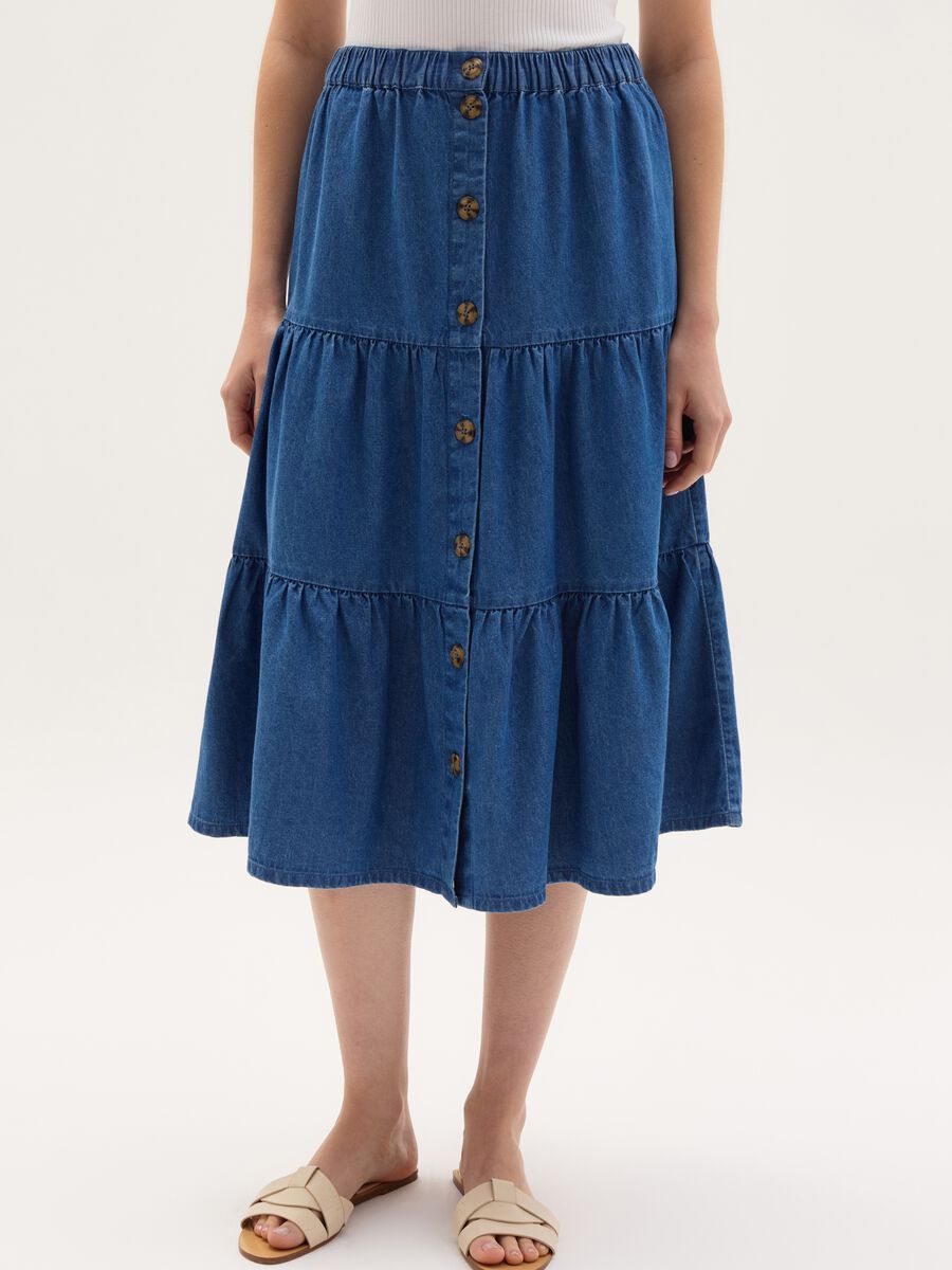 Tiered midi skirt in denim with buttons_1