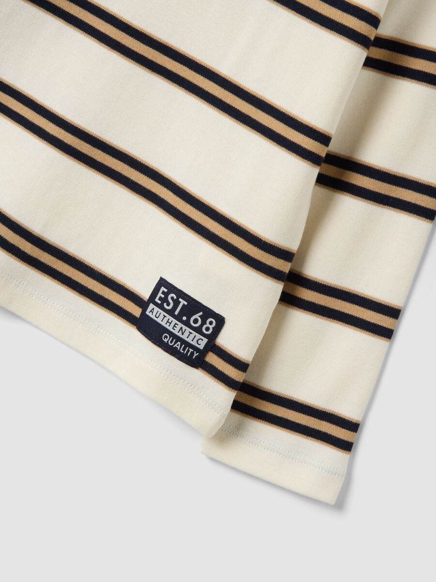Maglia beige a righe in puro cotone organico con dolcevita_2