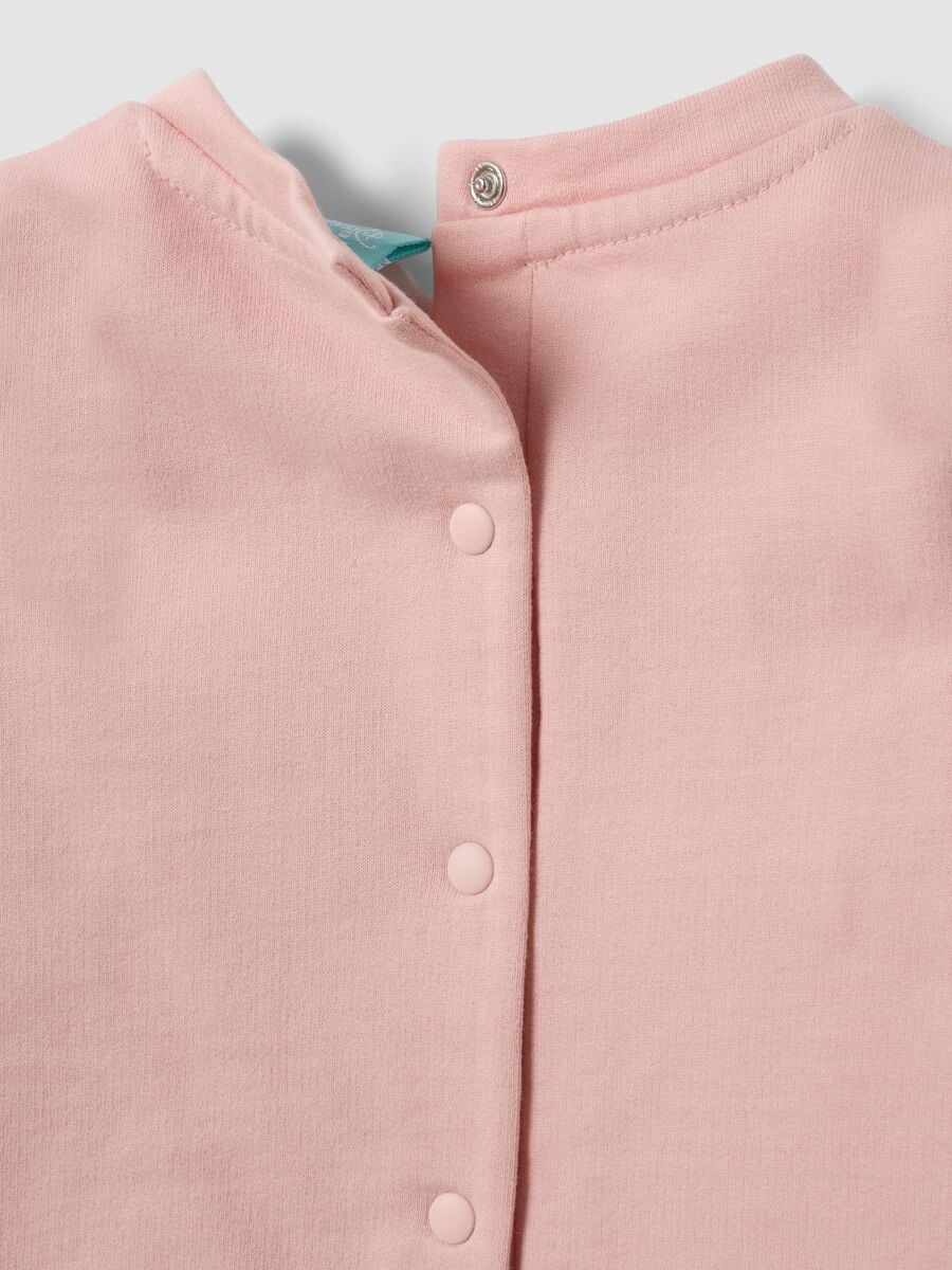 Pink organic cotton baby girl sleepsuit with Stitch print_3
