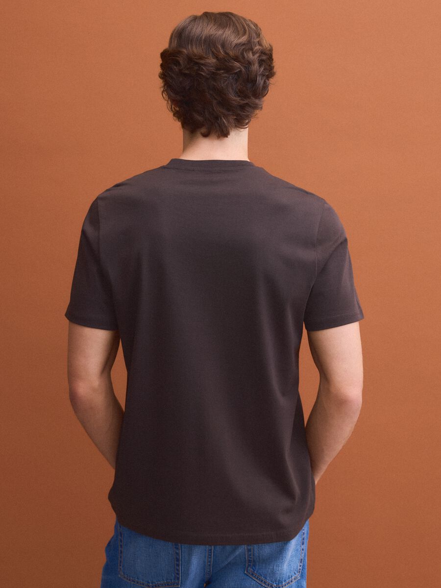T-shirt marron &agrave; col rond en pur coton Supima, coupe regular_3