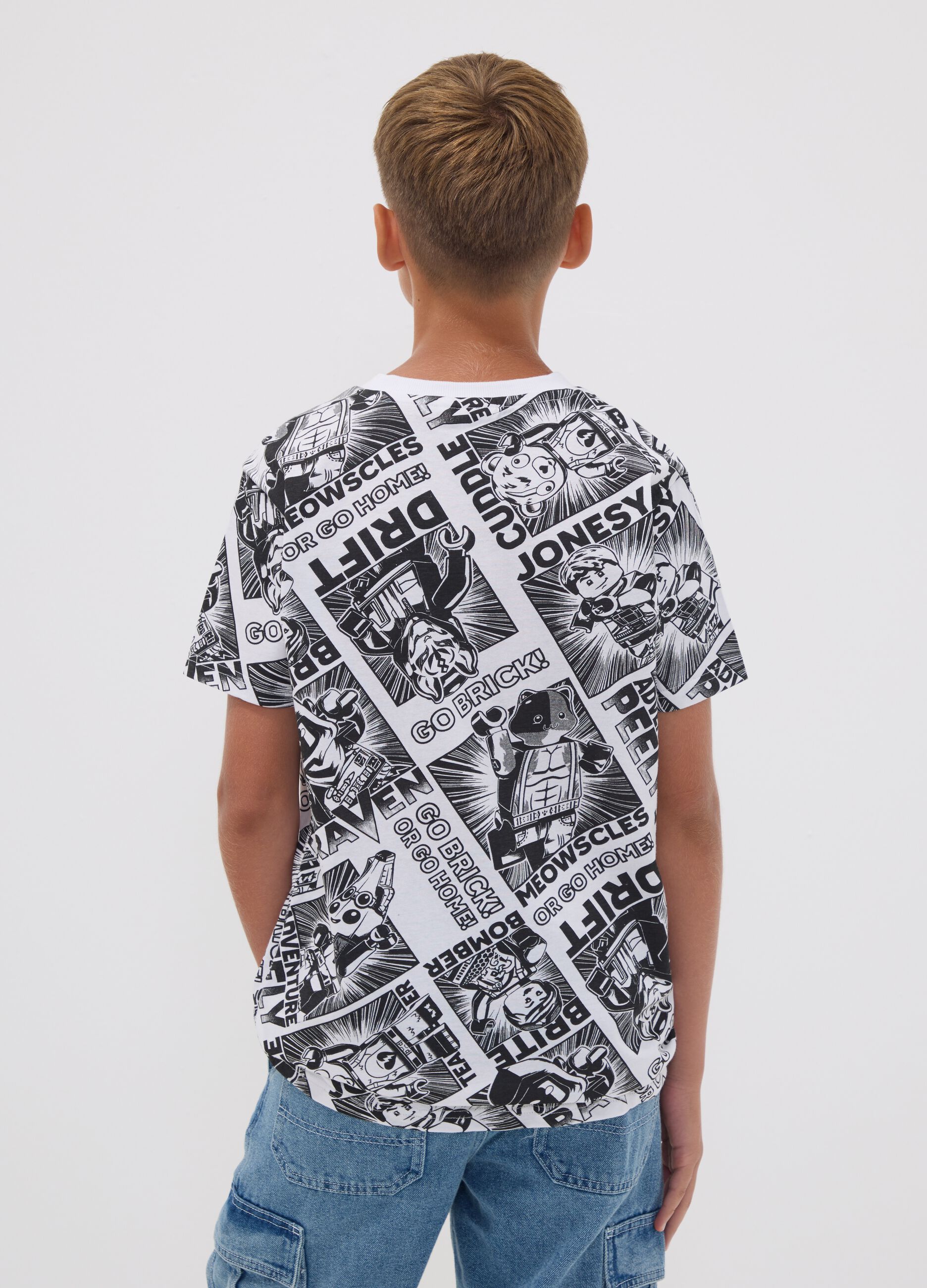 T-shirt multicolorido de crian&ccedil;a em puro algod&atilde;o, corte regular com estampagens
