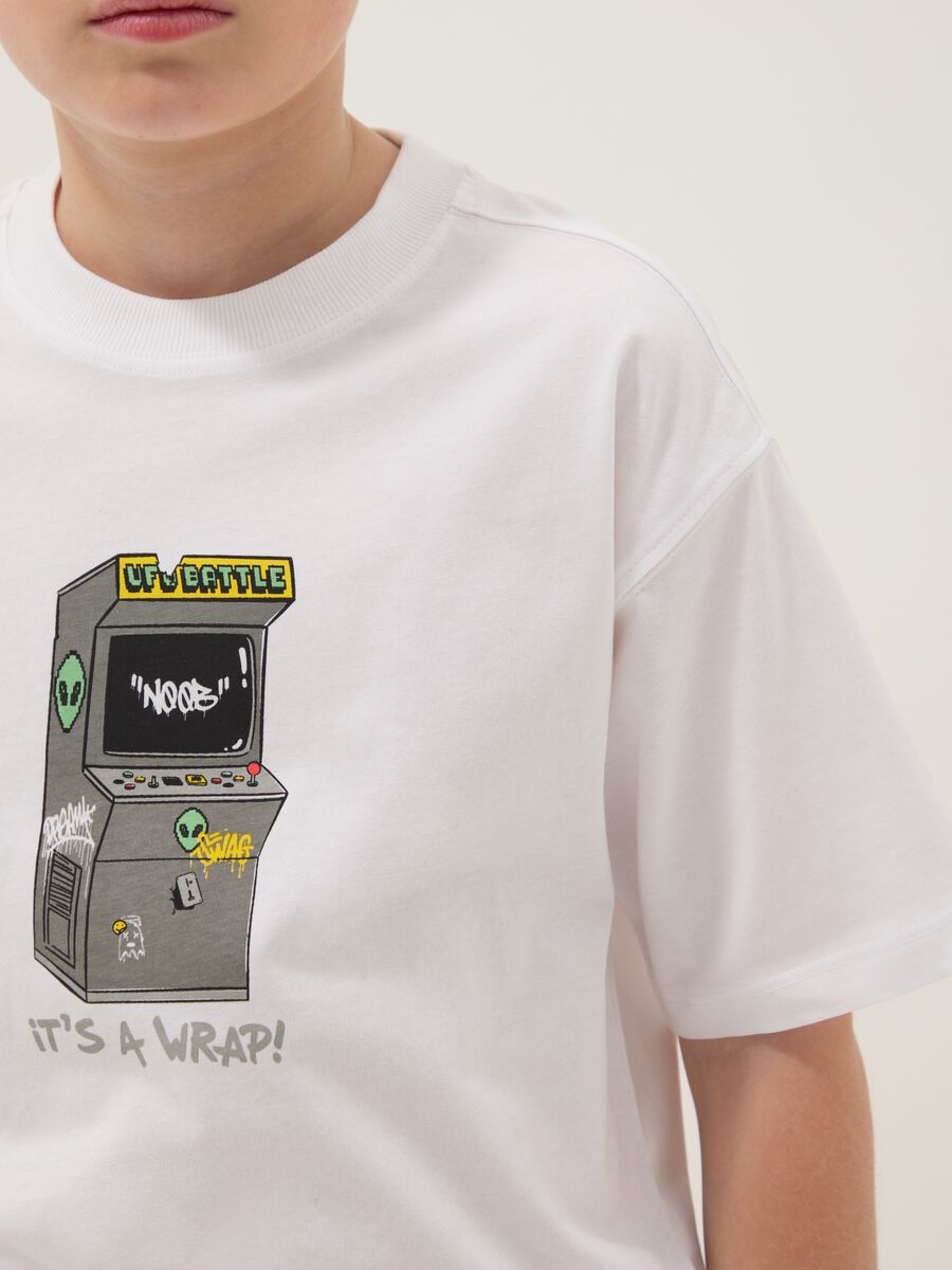 T-shirt branca de algod&atilde;o puro para rapaz, corte oversize, com estampado_2