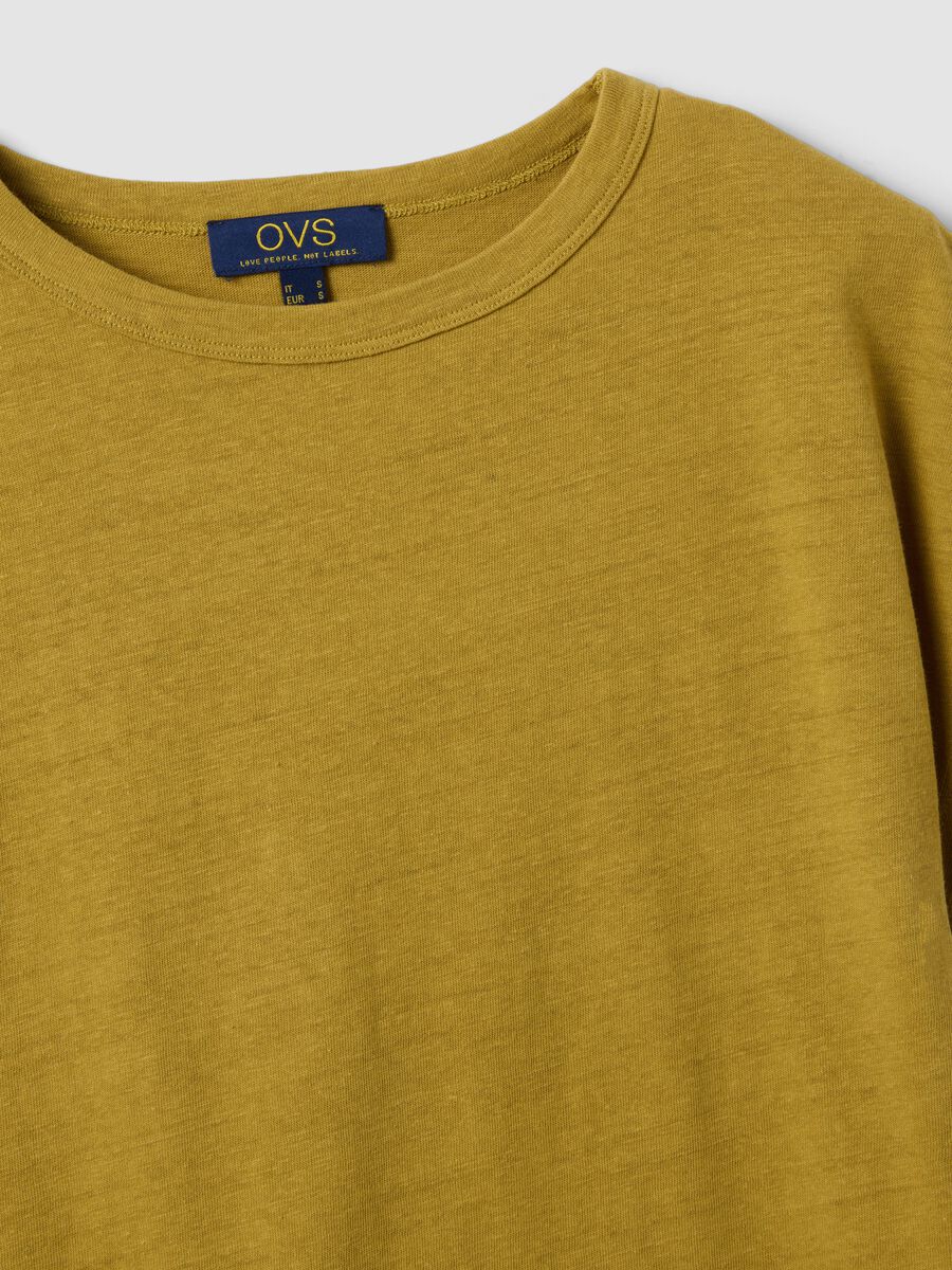 T-shirt verde de manga curta em mistura de algod&atilde;o e linho, corte regular_5