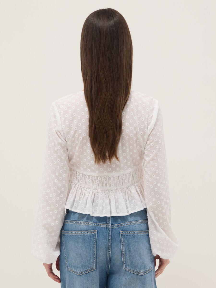 Wei&szlig;e Bluse aus reinem Baumwolle, regular fit mit B&auml;nder_3