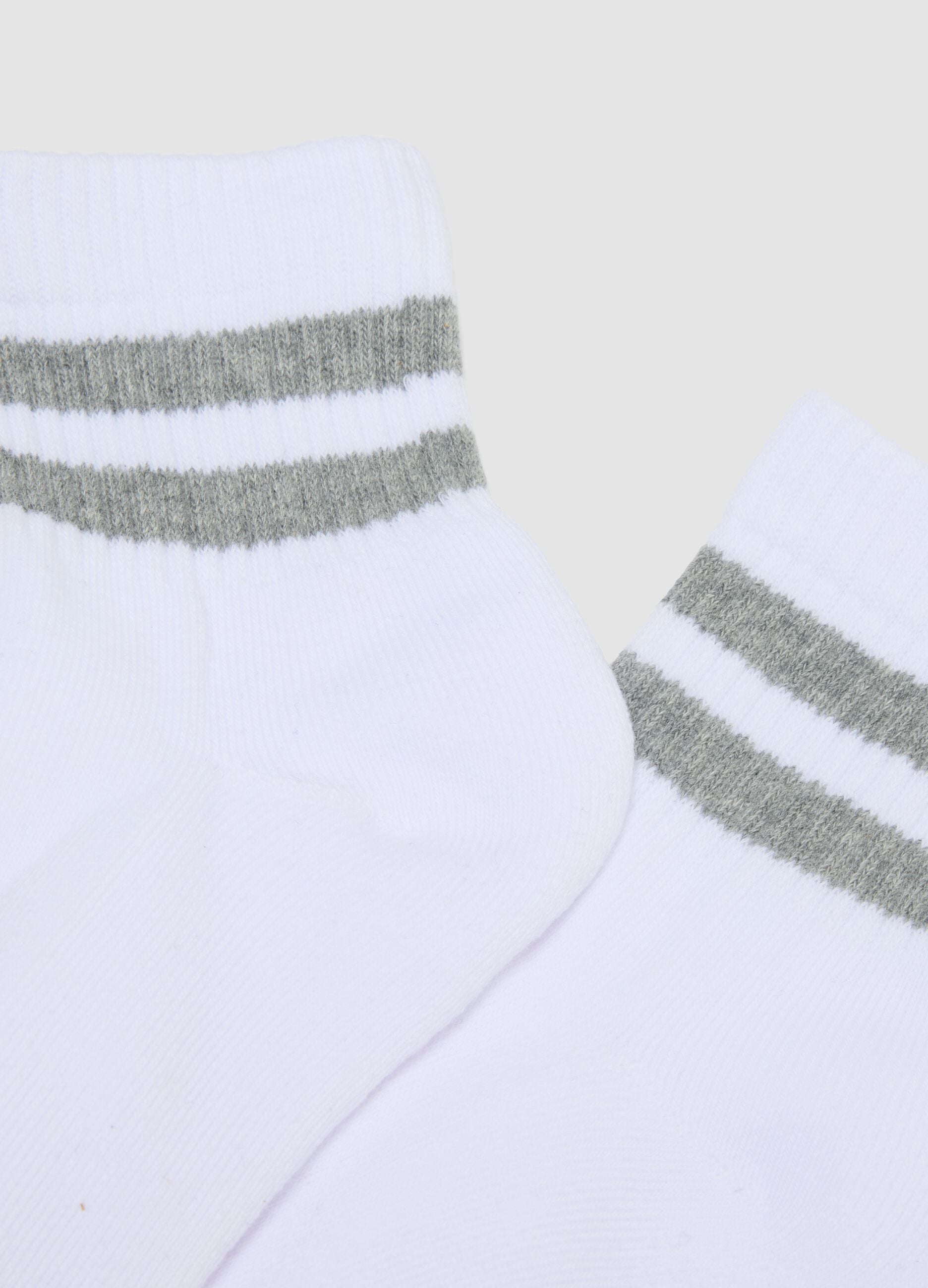 3-pack of white stretch organic cotton sports socks