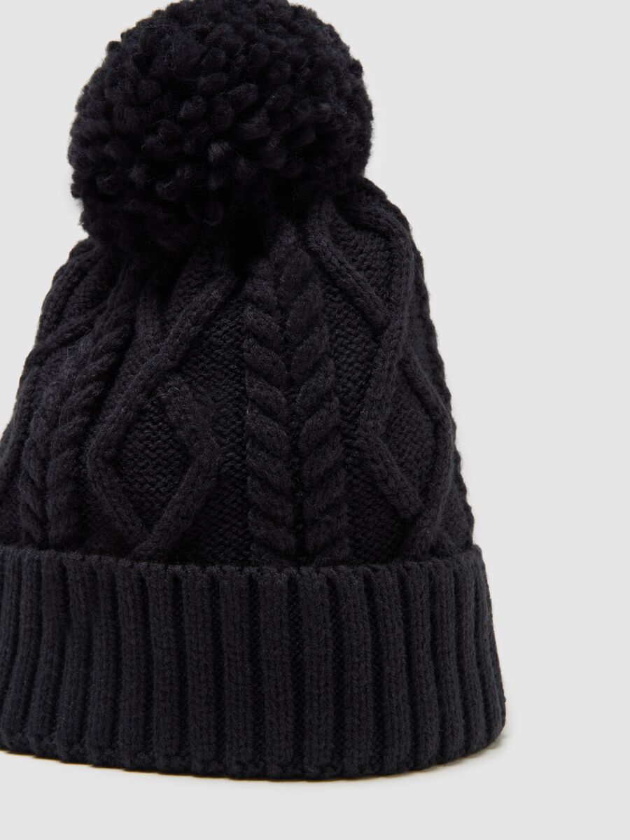 Black children's hat with pompom_2