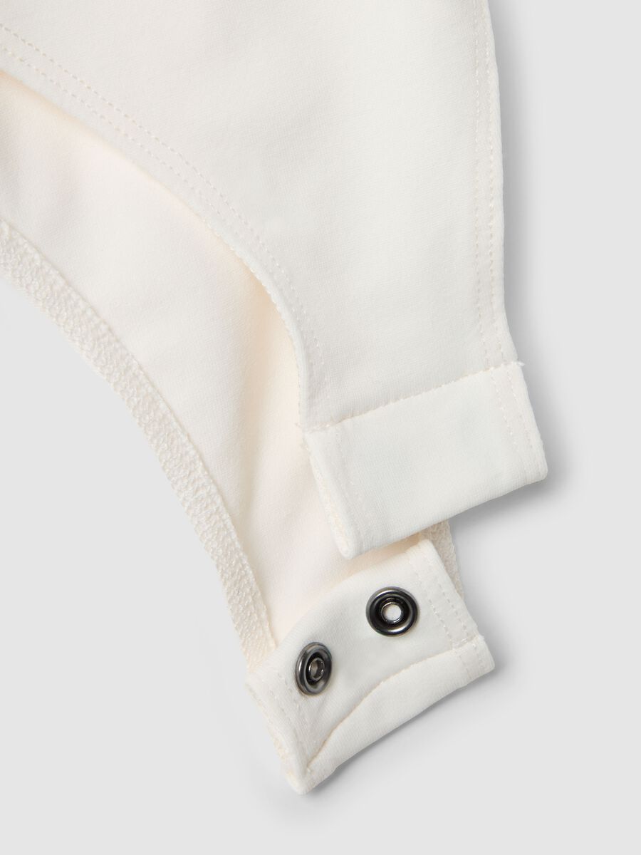 White body-fitted with square neckline_5