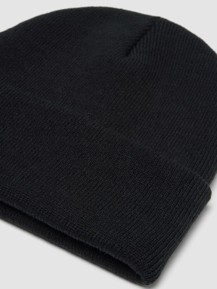 Berretto nero in maglia jersey con risvolto_1