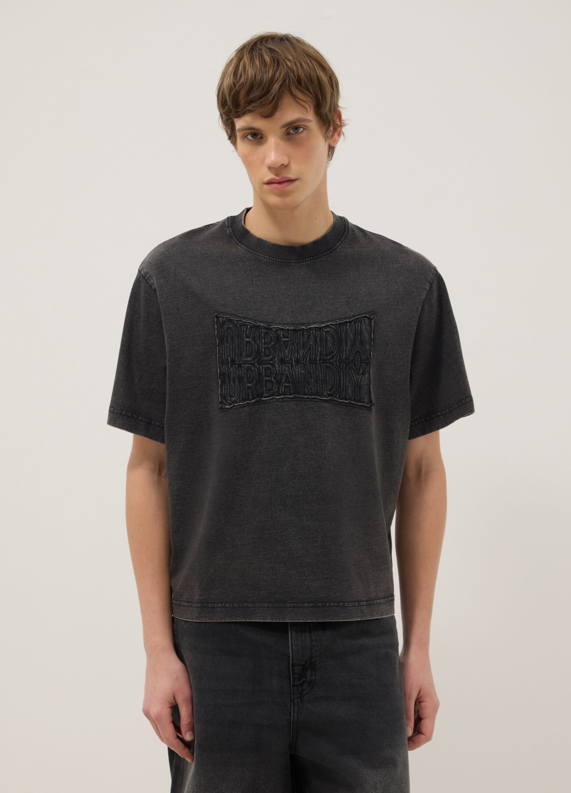 &Mu;&alpha;ύ&rho;&omicron; &mu;&pi;&lambda;&omicron;&upsilon;&zeta;ά&kappa;&iota; &alpha;&pi;ό &kappa;&alpha;&theta;&alpha;&rho;ό &beta;&alpha;&mu;&beta;ά&kappa;&iota; &mu;&epsilon; &kappa;&alpha;&nu;&omicron;&nu;&iota;&kappa;ή &epsilon;&phi;&alpha;&rho;&mu;&omicron;&gamma;ή &kappa;&alpha;&iota; &kappa;&omicron;&upsilon;&mu;&pi;&iota;ά