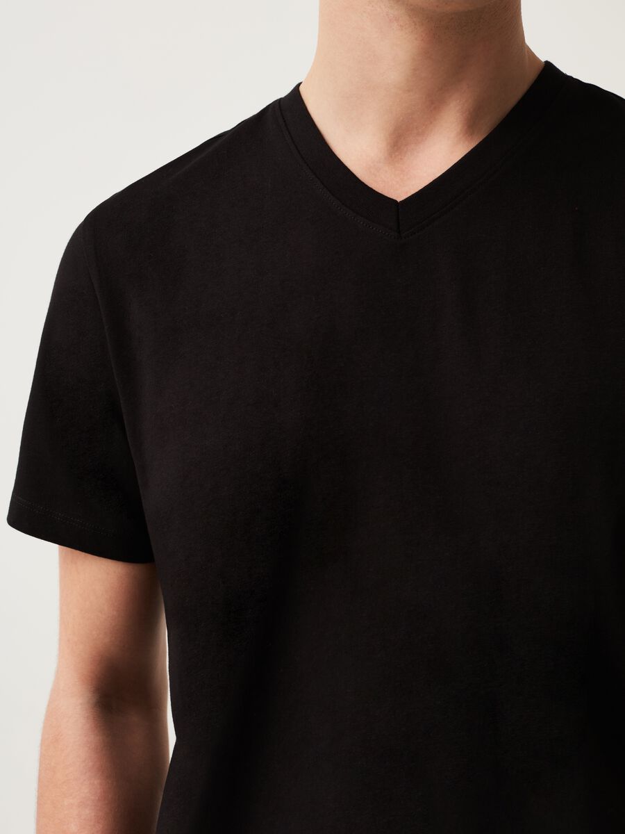 Organic cotton T-shirt with V neck_3