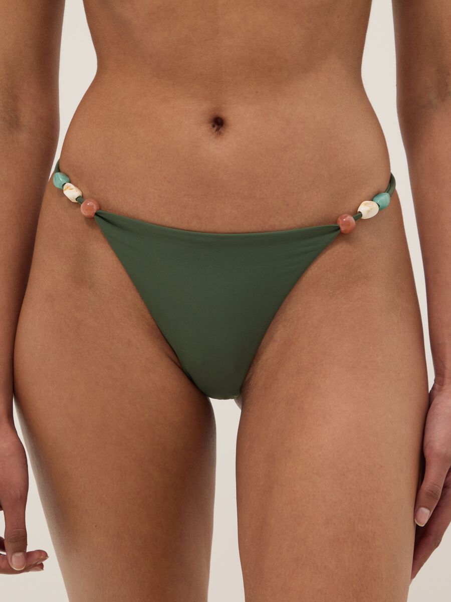 Gr&uuml;nes Brazilian-Bikinih&ouml;schen aus Stretchmaterial mit Ziersteinen_1
