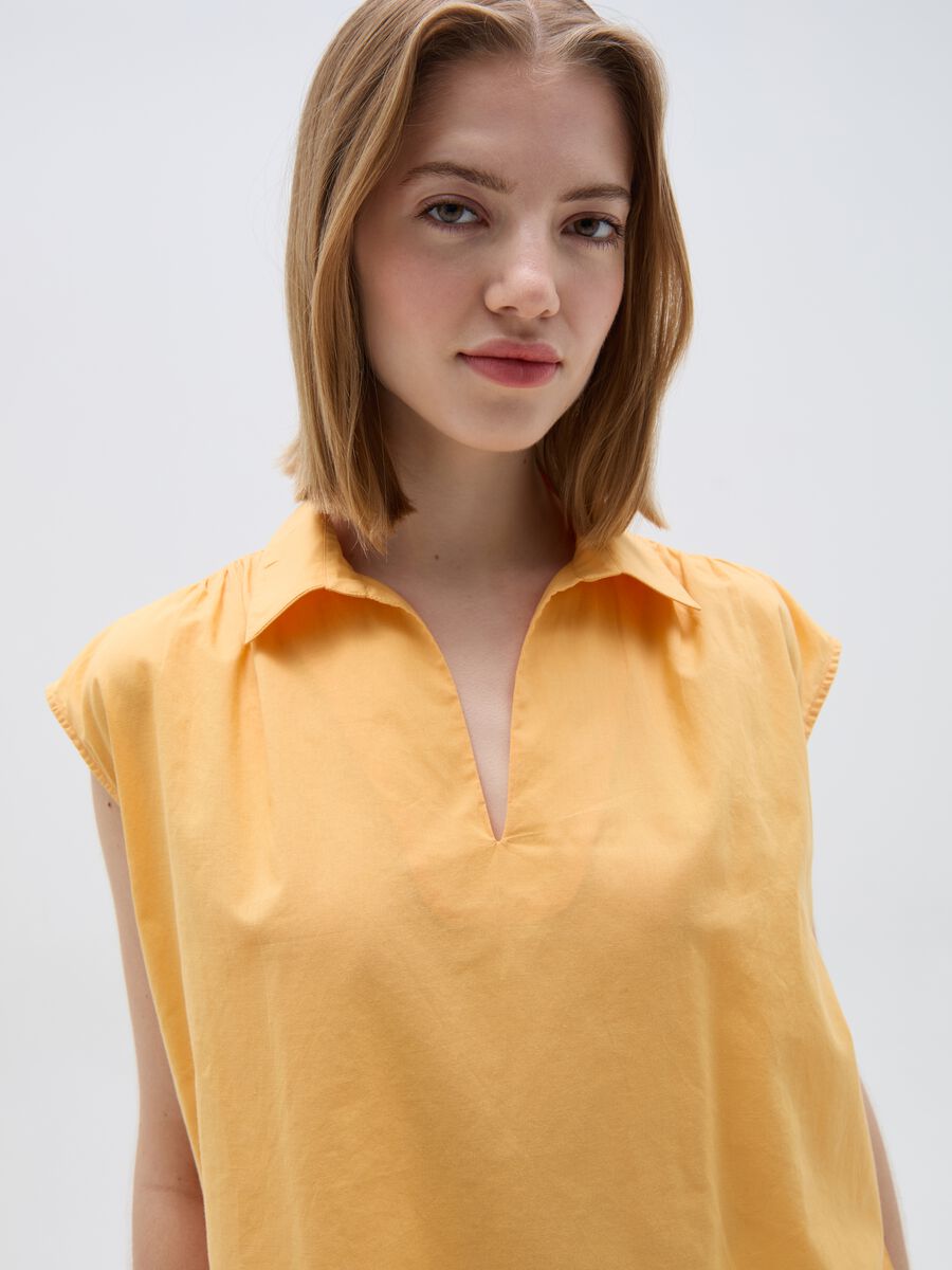 Sleeveless blouse with polo neck_2