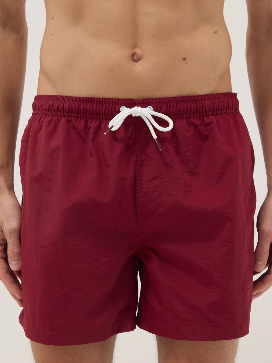 Red regular-fit swim shorts with drawstring_2