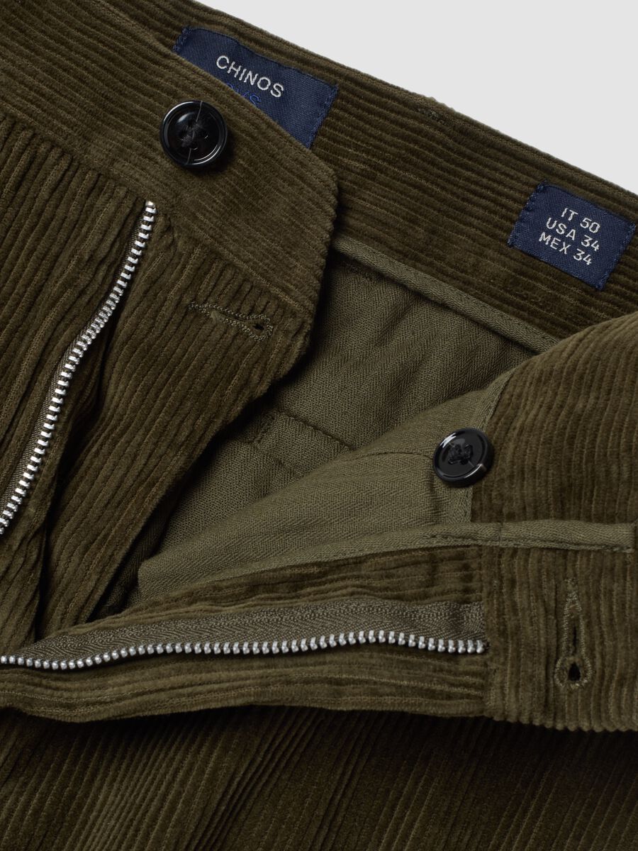 Pantaloni chino verdi in puro cotone a costine_1