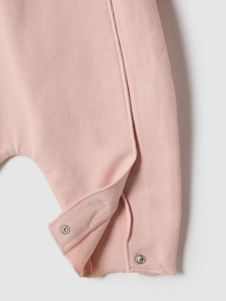 Pink cotton baby girl sleepsuit with perfect fit_3