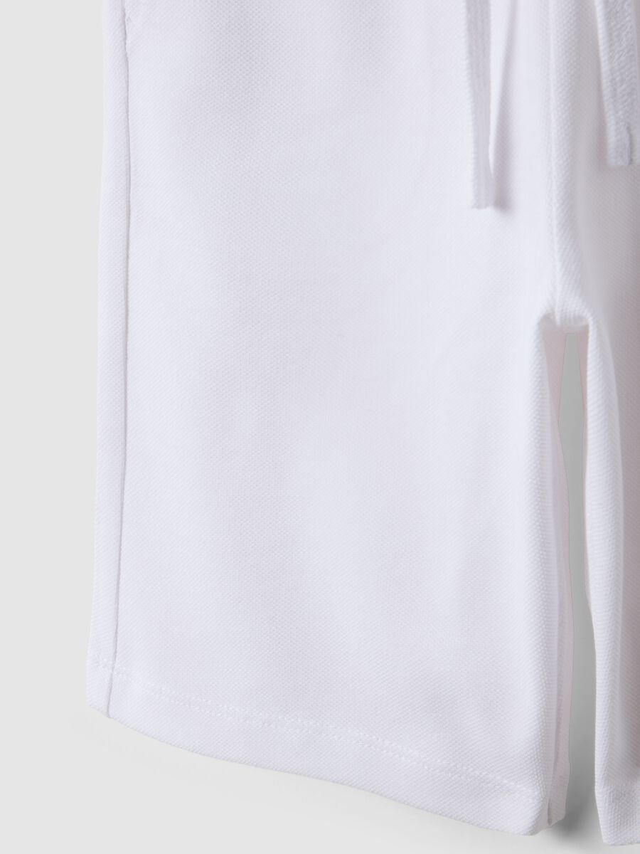 White pure cotton regular fit kids shorts_3
