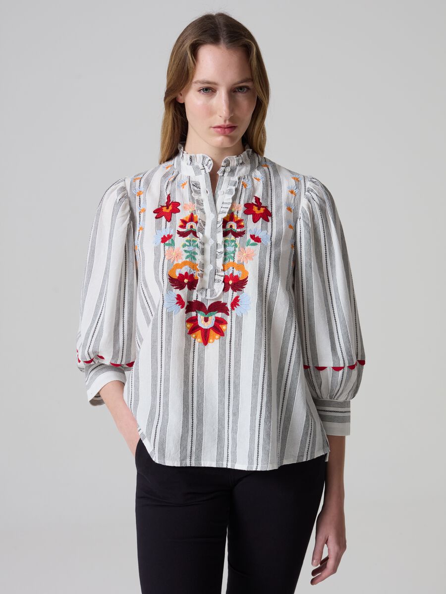 Striped blouse with flowers embroidery_0