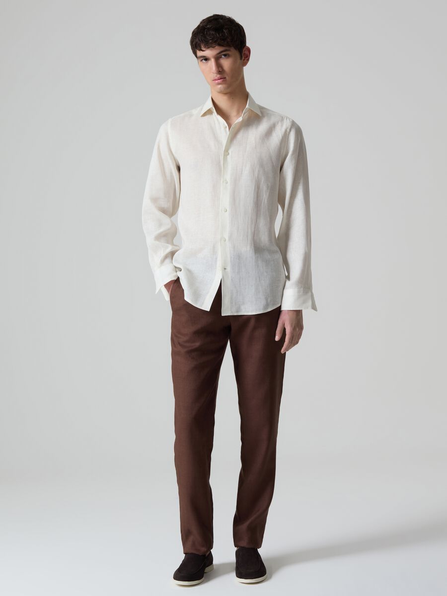 Contemporary chino trousers in linen_0