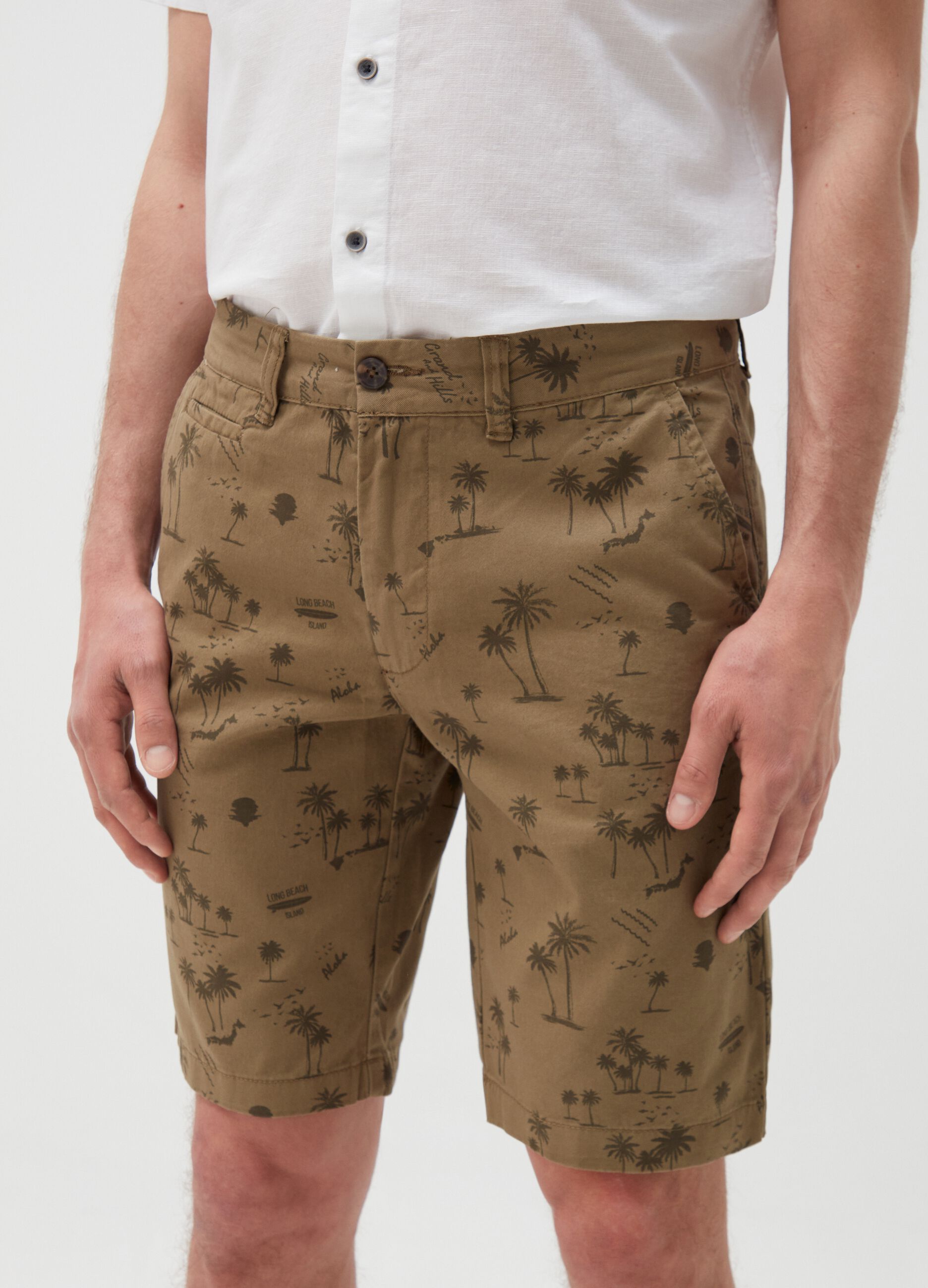 Chino Bermuda shorts in cotton with all-over print