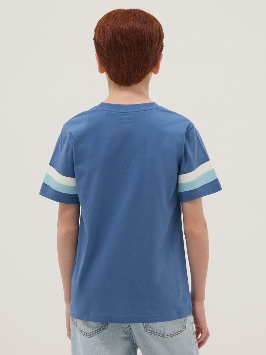 Blue pure cotton boys&rsquo; T-shirt with striped sleeves_2