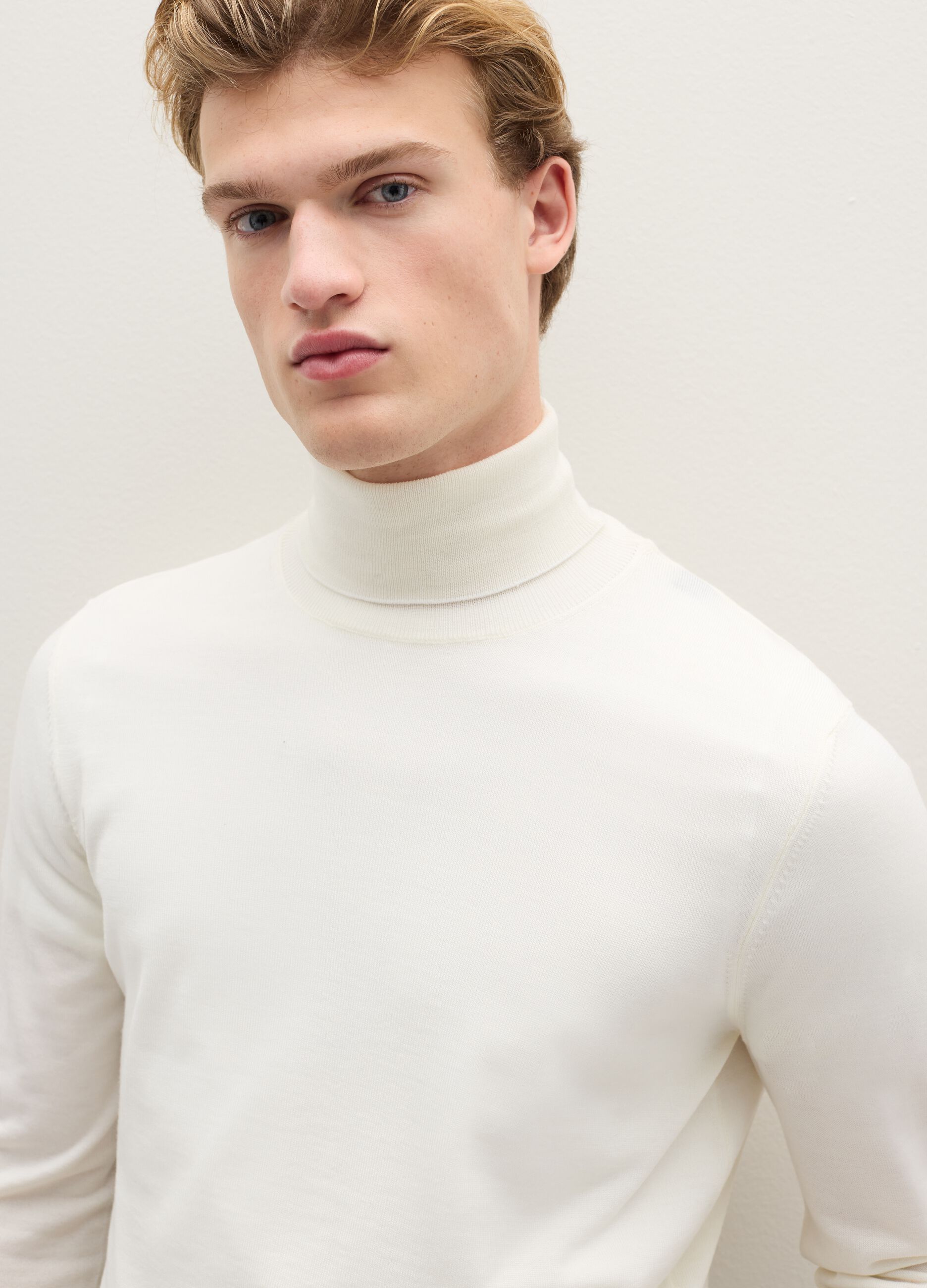 White turtleneck sweater in pure merino wool regular fit