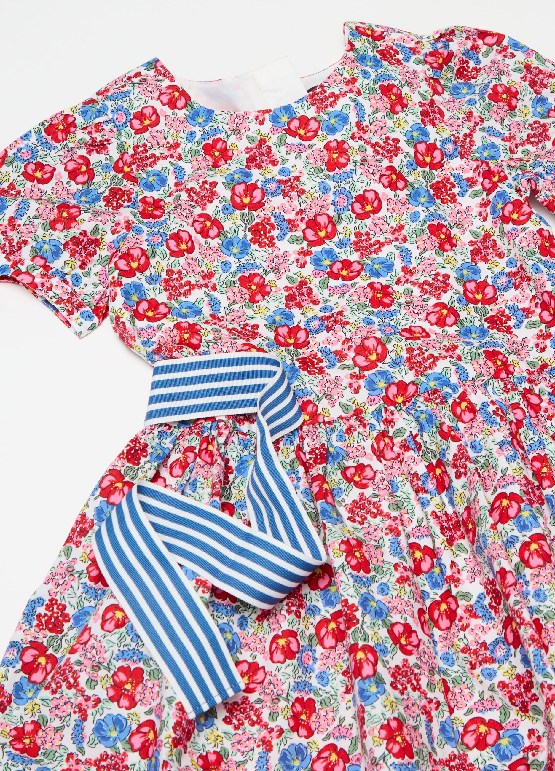 Vestido floral de algodón con cinta de rayas