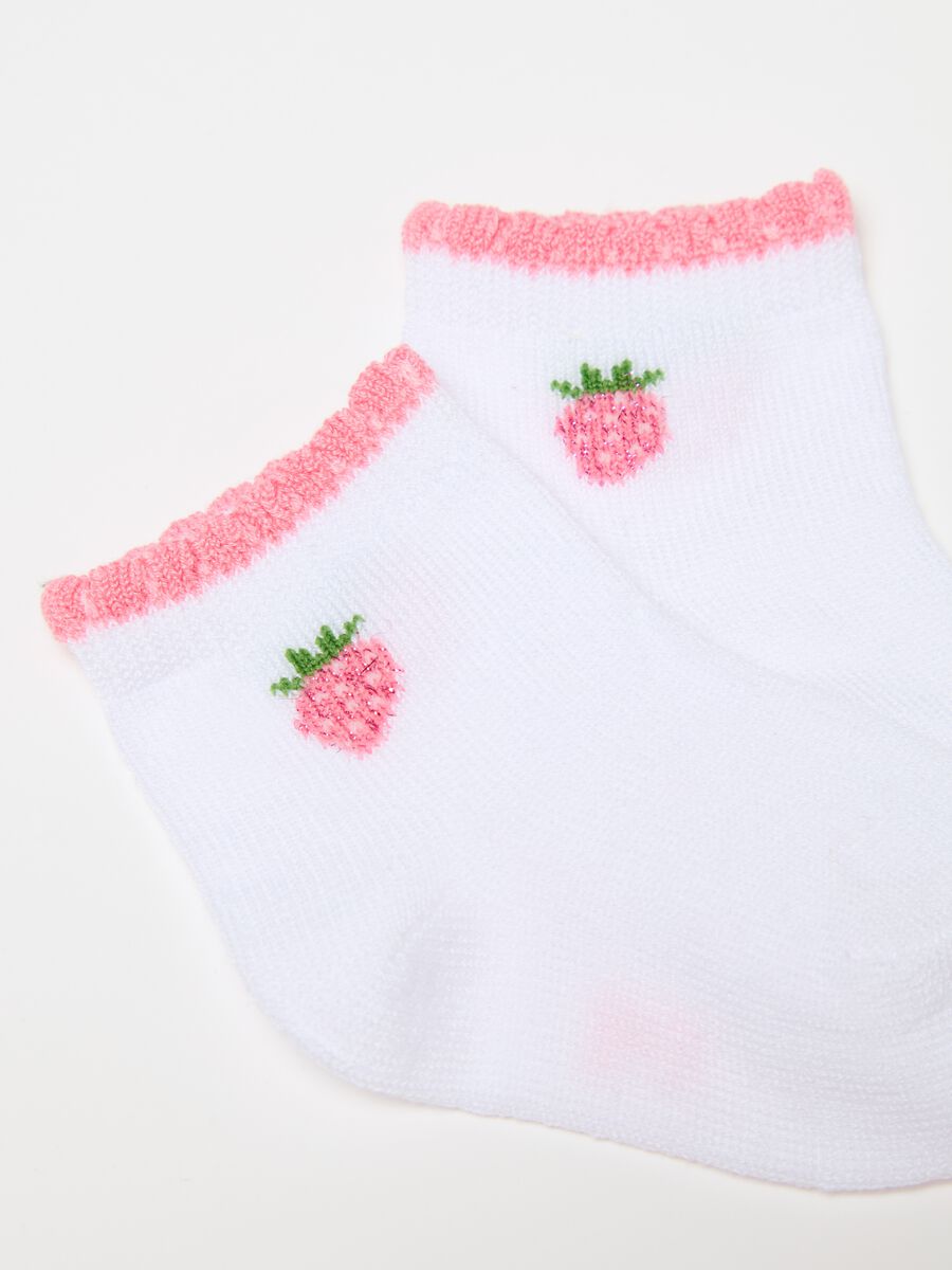 Three-pair pack short socks with strawberries design_1