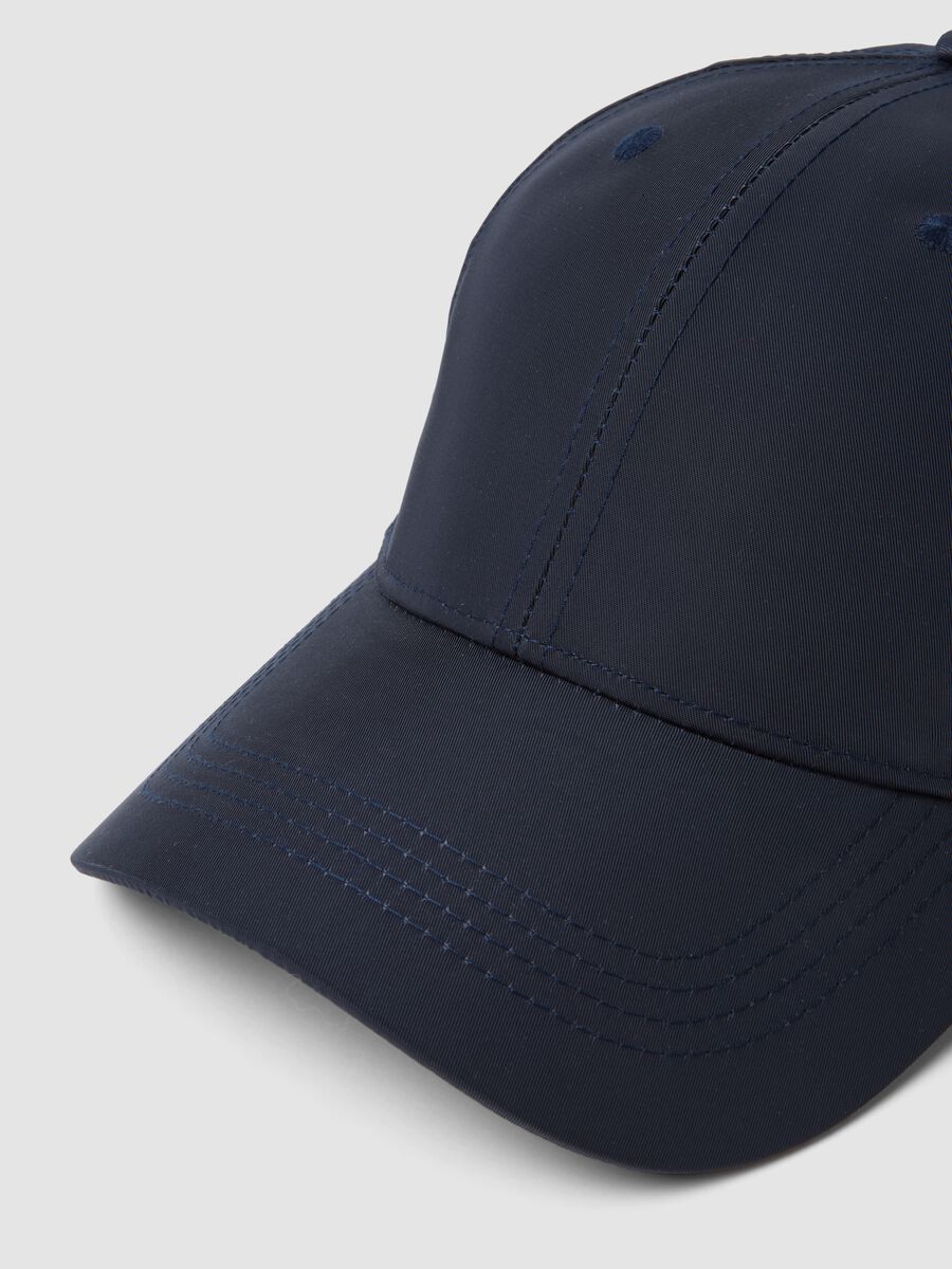 Blaue Cap mit gebogenem Schirm_3