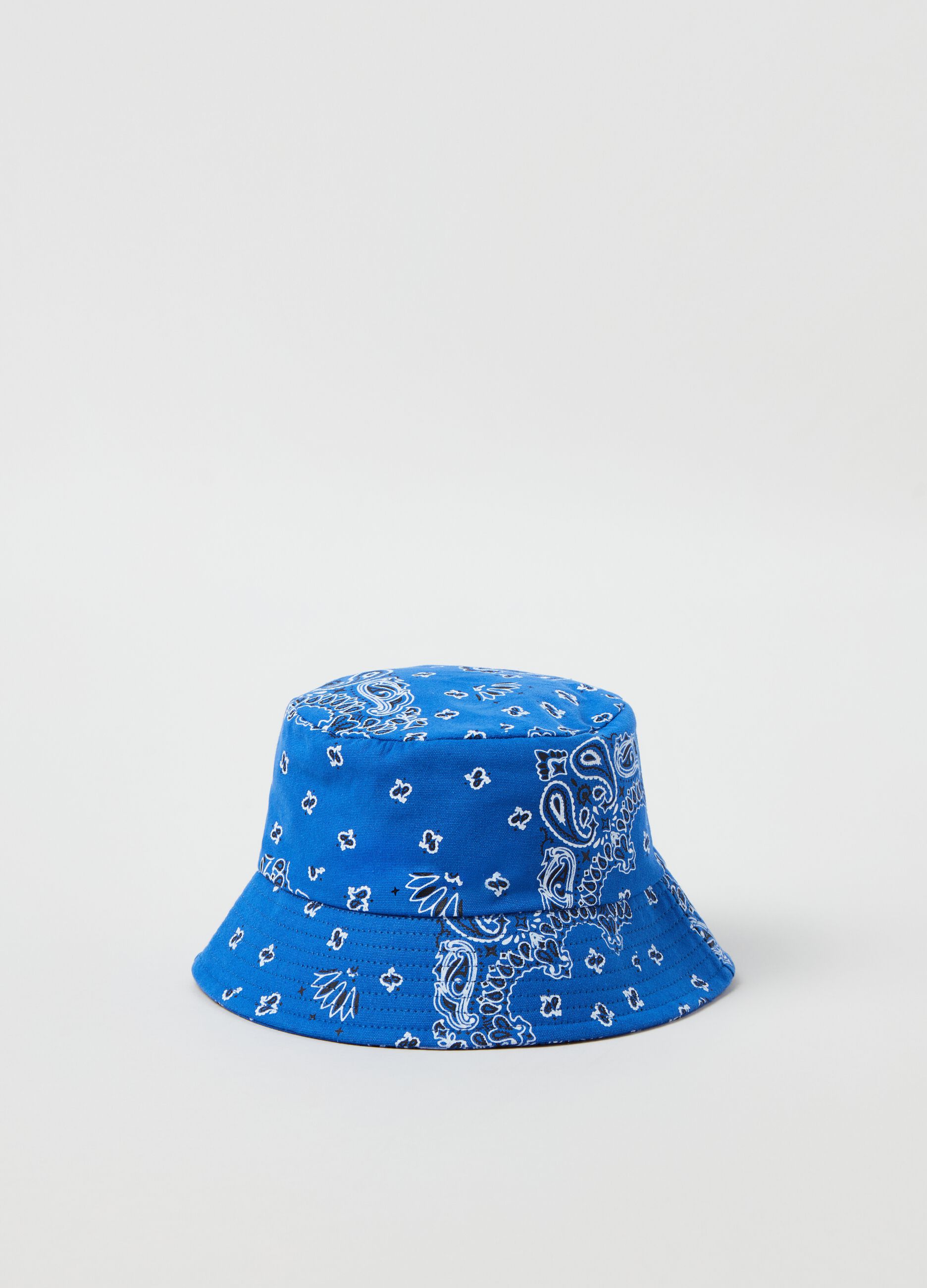 Fishing hat with bandana print