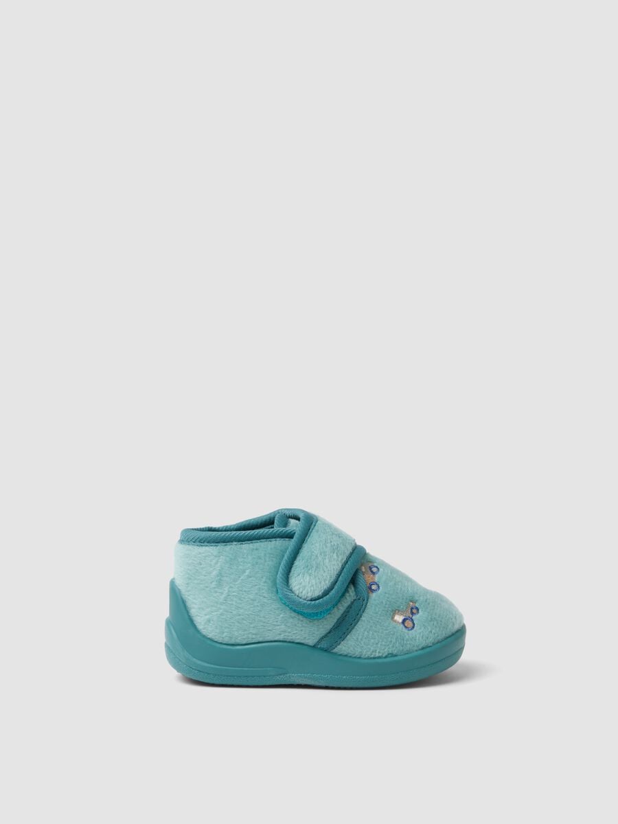 Green baby slippers with hook-and-loop fastening and embroidery_0