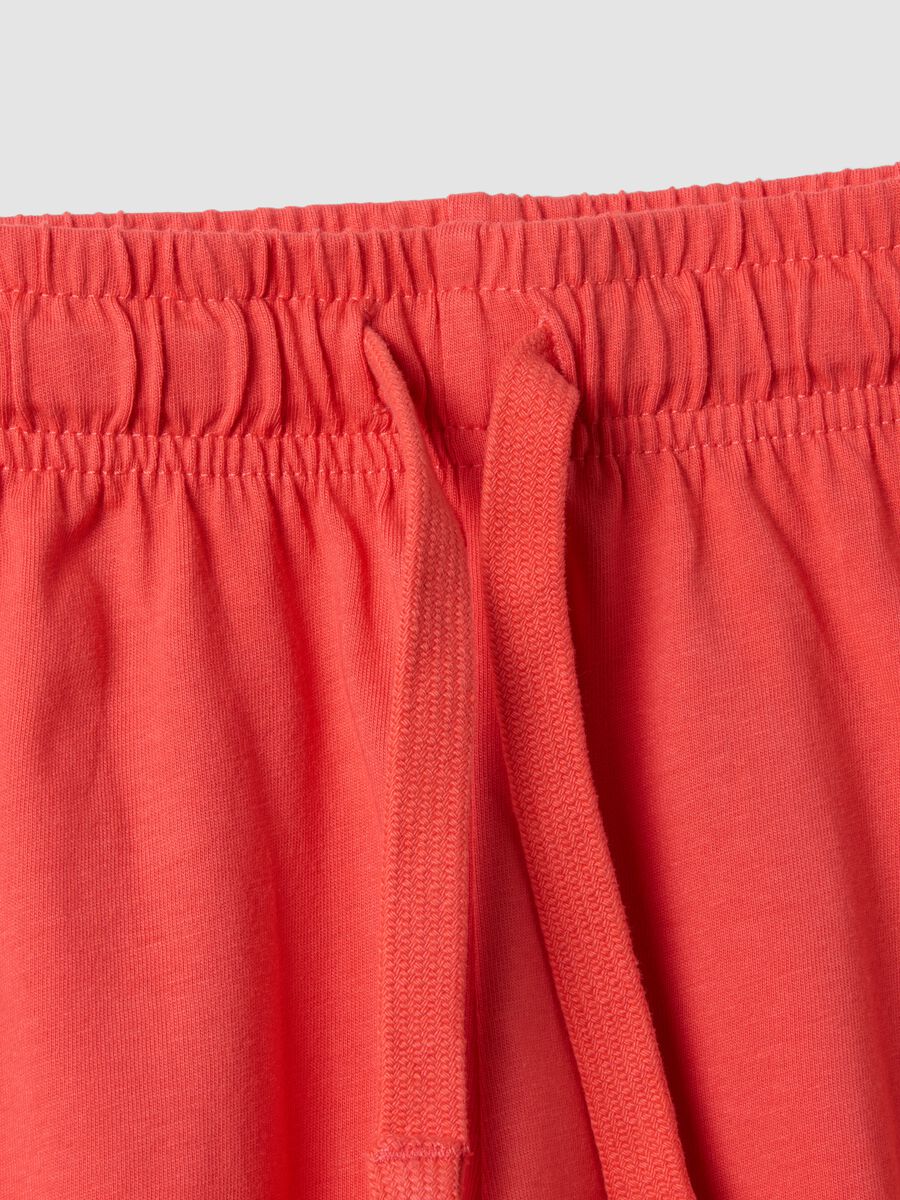 Short rojo de algod&oacute;n org&aacute;nico con cintura el&aacute;stica_3