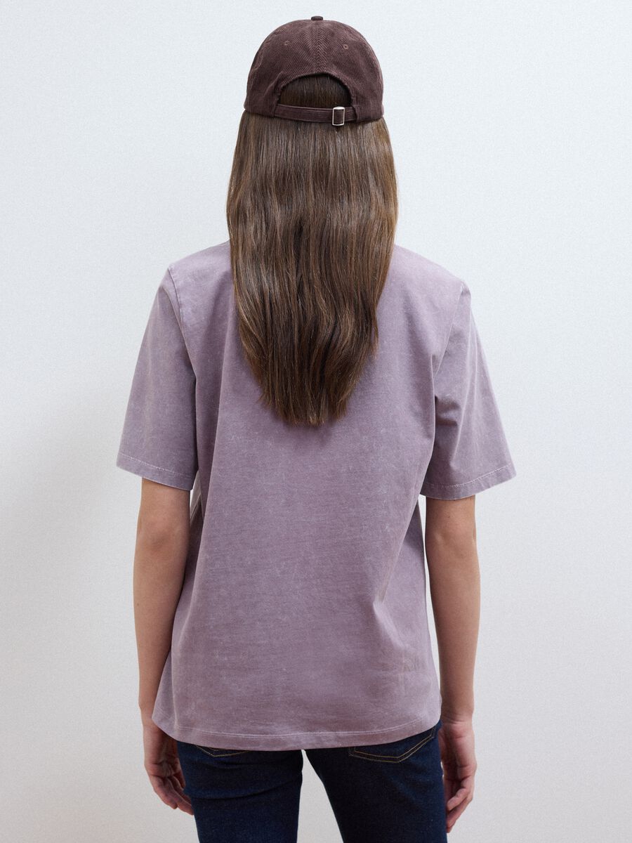 &Mu;&omega;&beta; T-shirt &alpha;&pi;ό 100% &beta;&alpha;&mu;&beta;ά&kappa;&iota; &mu;&epsilon; &phi;&lambda;&omicron;&rho;ά&lambda; &sigma;&tau;ά&mu;&pi;&alpha;, relaxed &epsilon;&phi;&alpha;&rho;&mu;&omicron;&gamma;ή_3