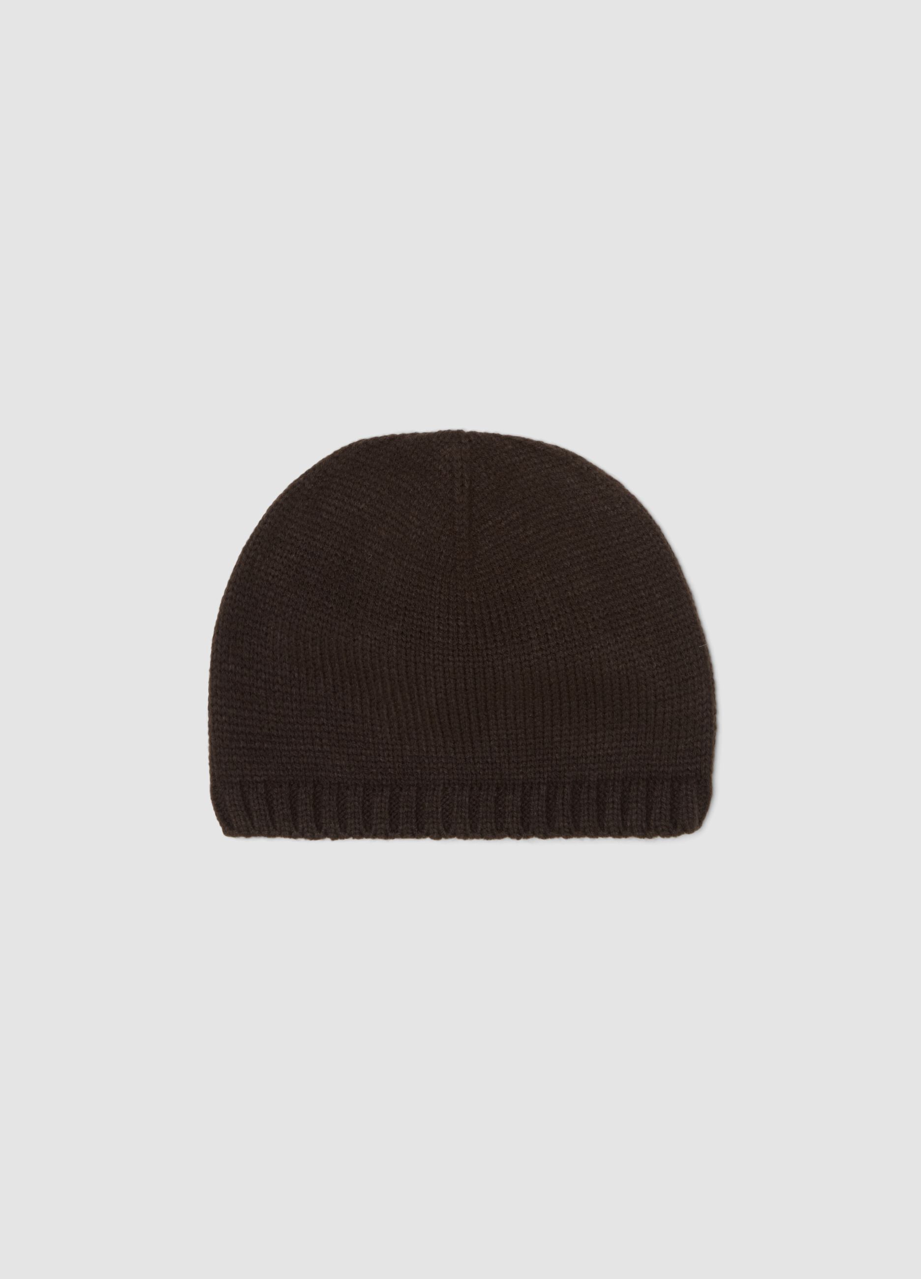 Cappello marrone a costine