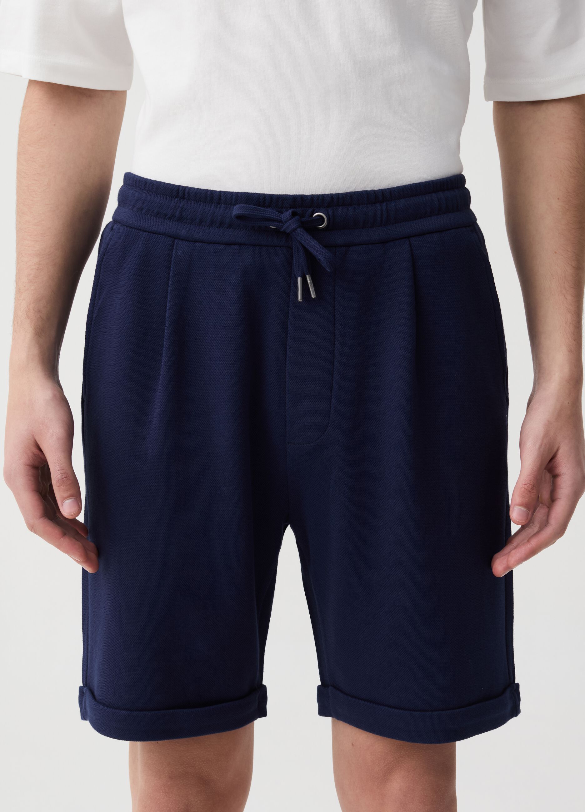 Bermuda joggers with darts and folds